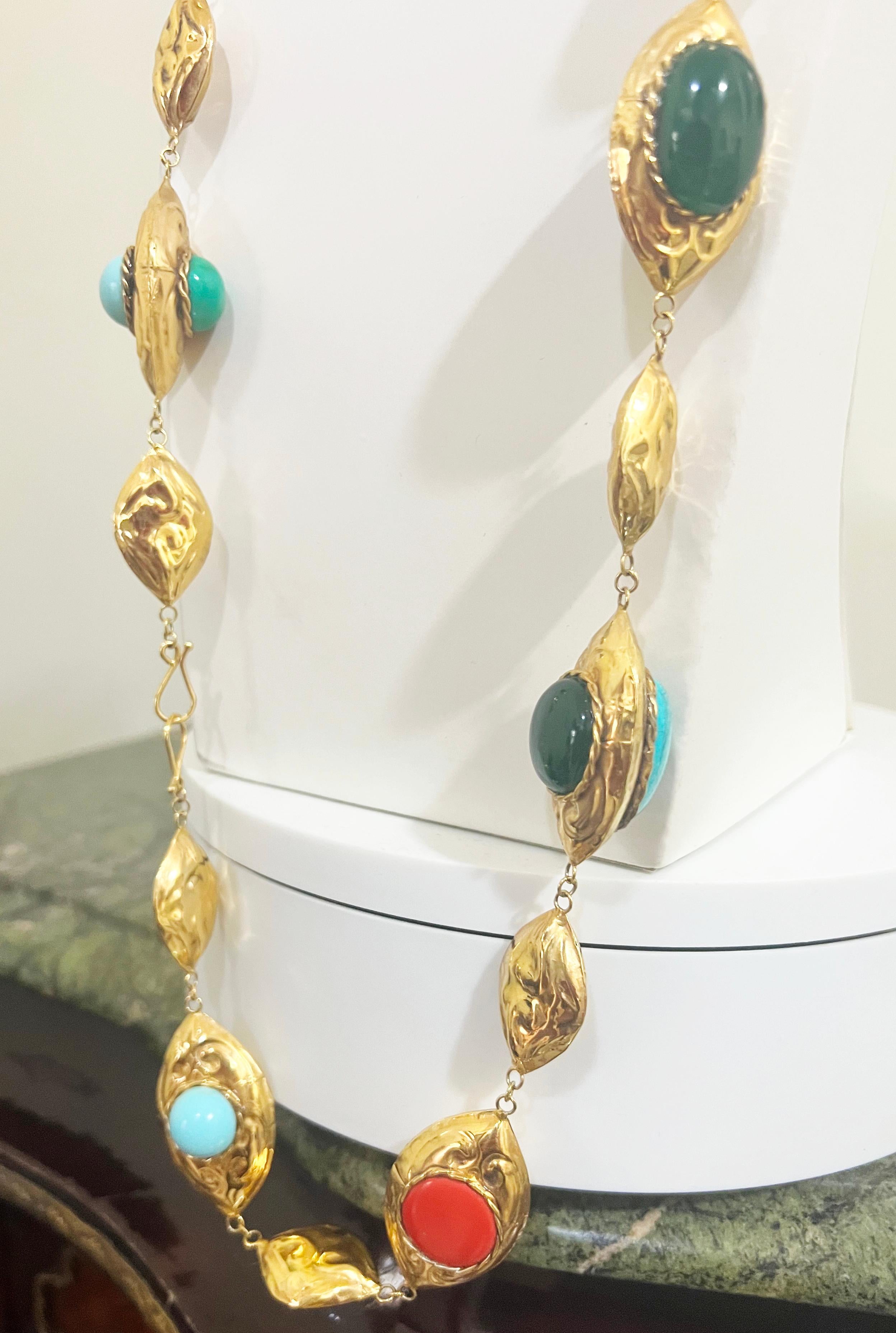 Antique 9 Karat Yellow Gold Pendant Necklace For Sale 3