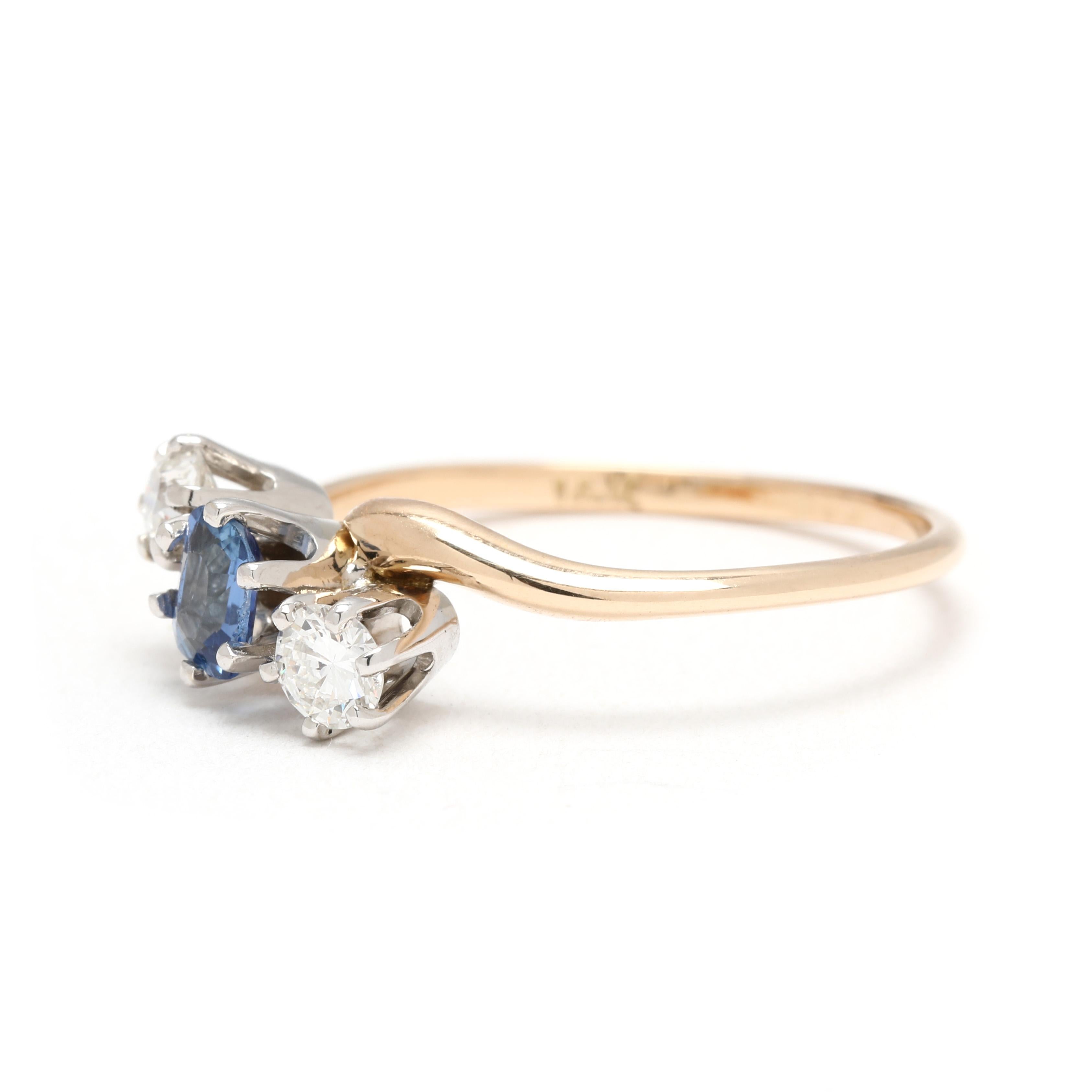 Anello antico con diamante e zaffiro a tre pietre da 0,90 carati, oro giallo e bianco 14k In condizioni buone in vendita a McLeansville, NC