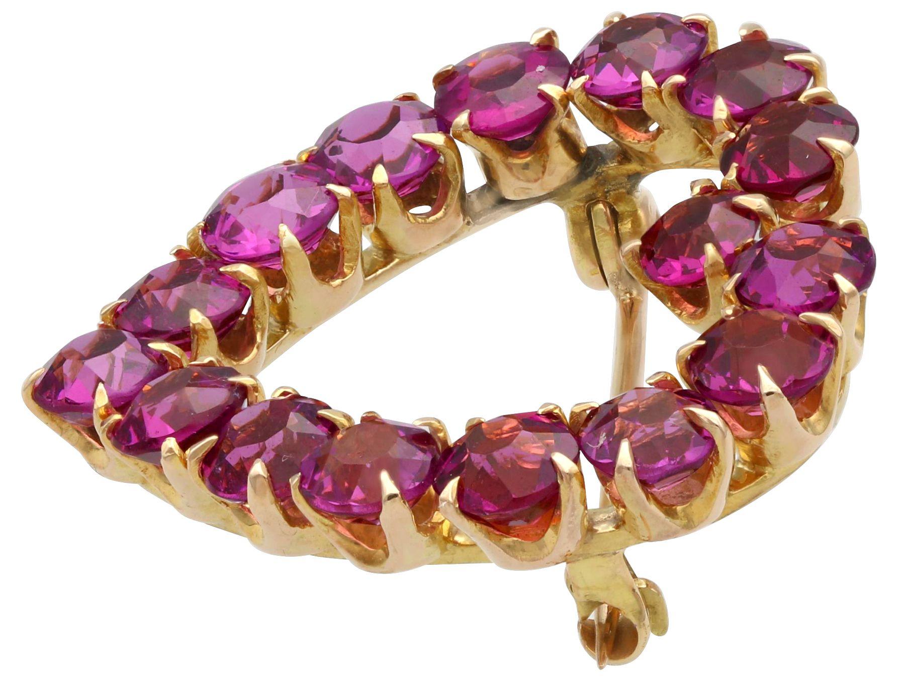 Round Cut Antique 9.12 Carat Garnet and Yellow Gold Brooch For Sale