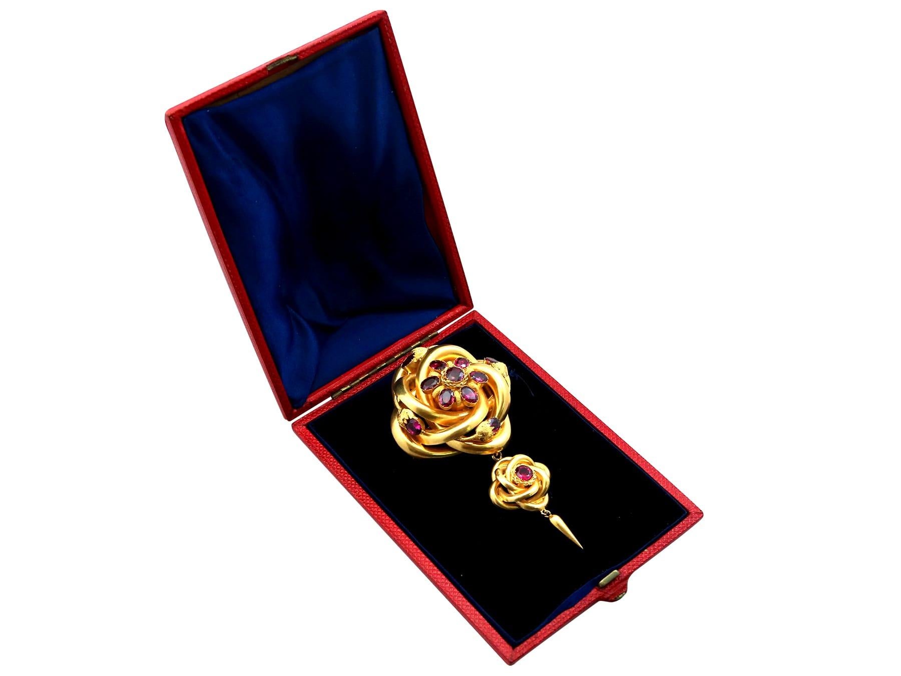 Antique 9.48 Carat Garnet and 21k Yellow Gold Brooch/Pendant For Sale 3