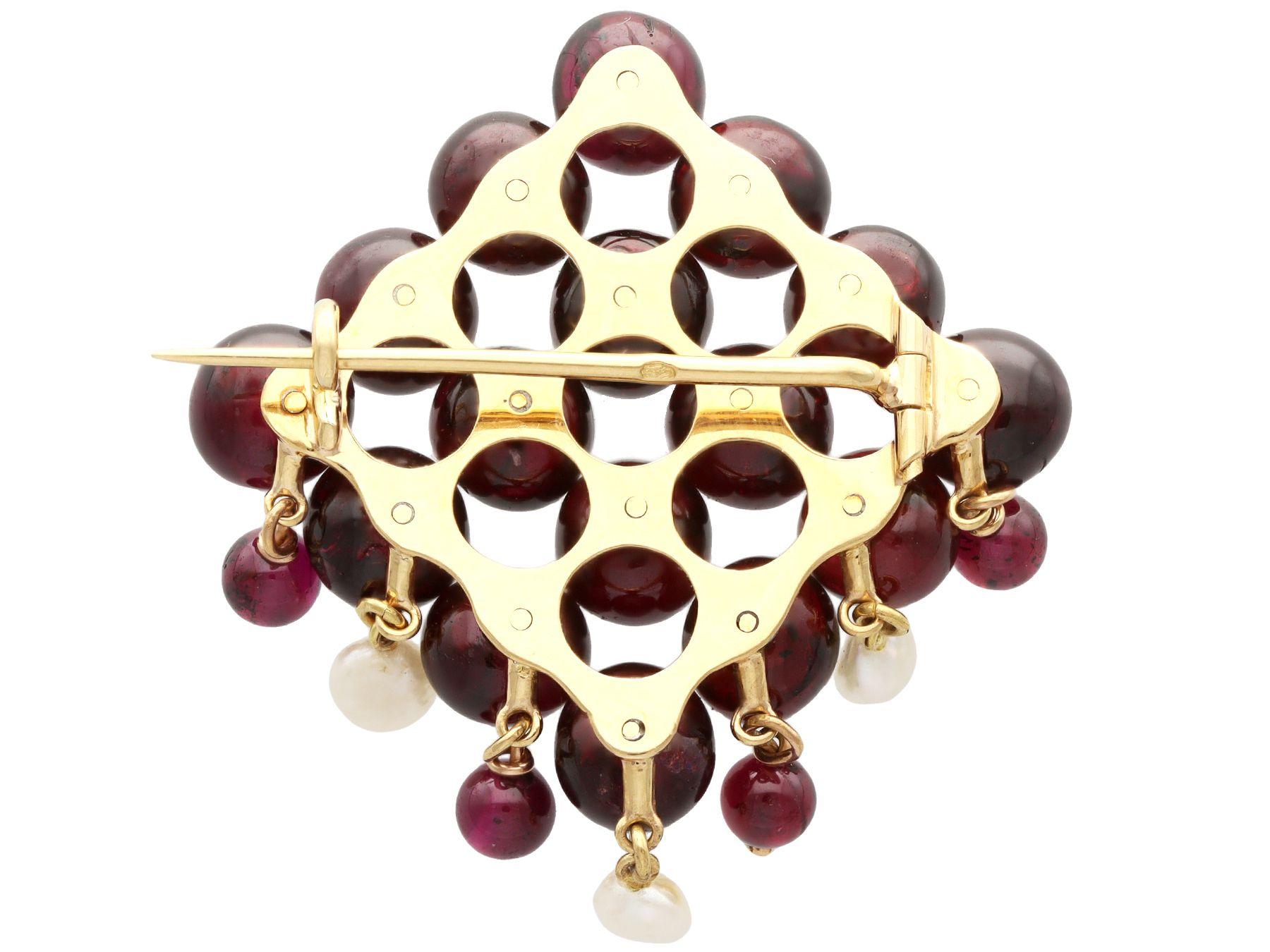 Antique 9.50 Carat Garnet and Pearl Yellow Gold Brooch, circa 1910 In Excellent Condition For Sale In Jesmond, Newcastle Upon Tyne
