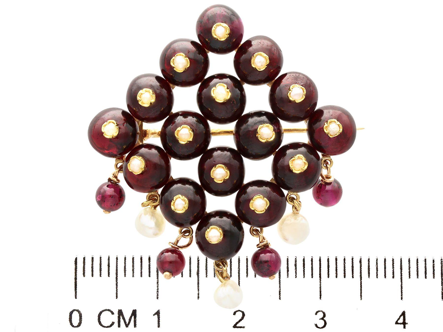 Antique 9.50 Carat Garnet and Pearl Yellow Gold Brooch, circa 1910 For Sale 1