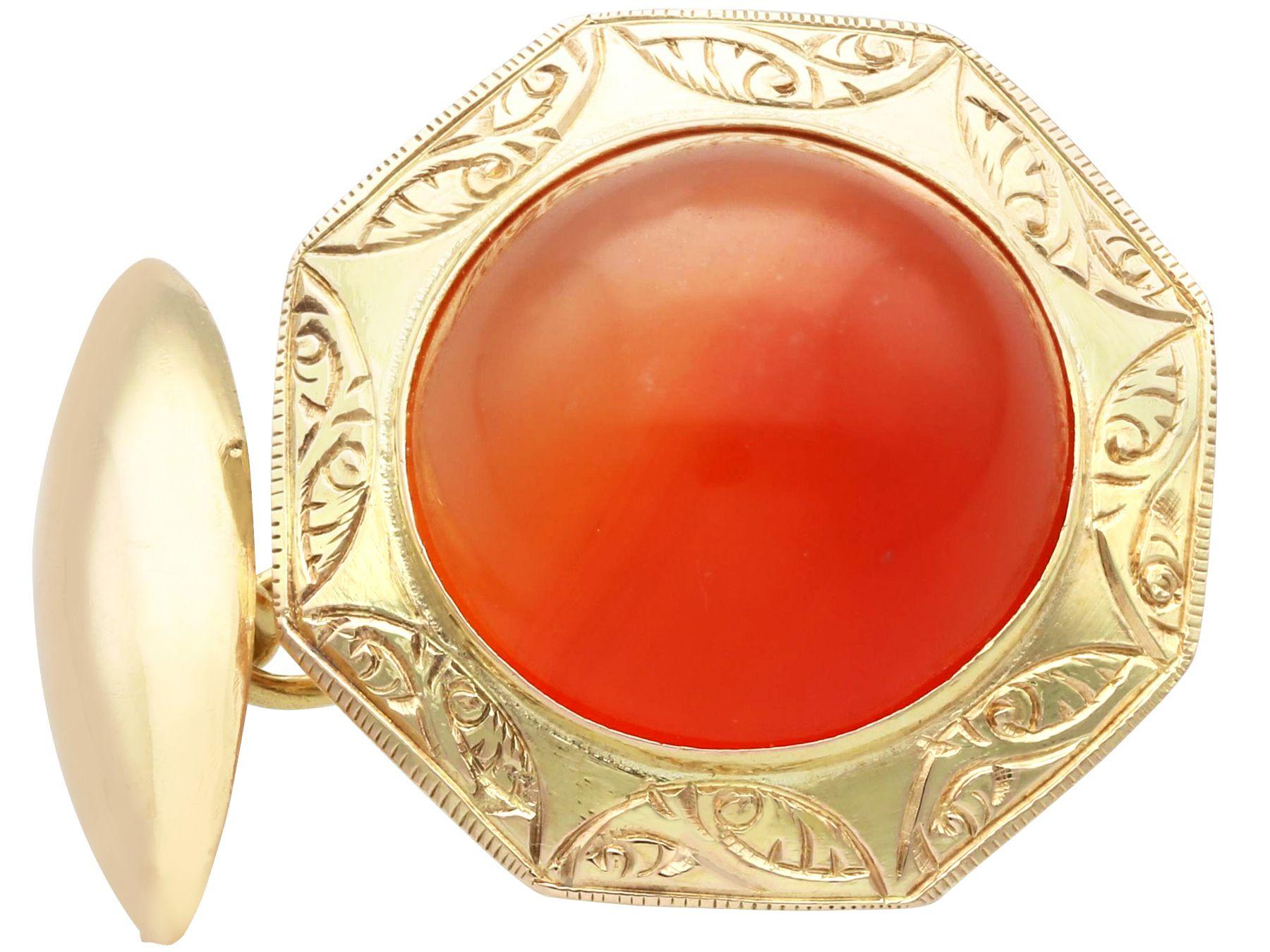 Women's or Men's Antique 9.78 Carat Carnelian and Yellow Gold Cufflinks, Circa 1890 For Sale