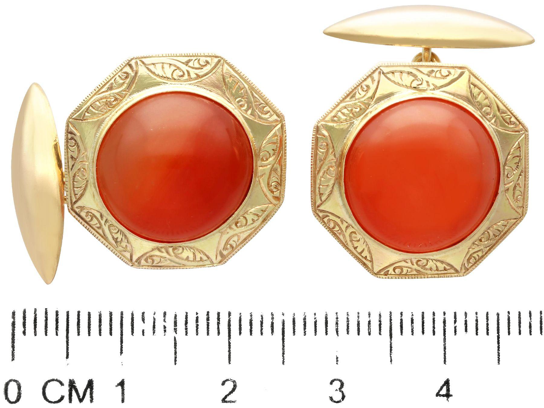 Antique 9.78 Carat Carnelian and Yellow Gold Cufflinks, Circa 1890 For Sale 2