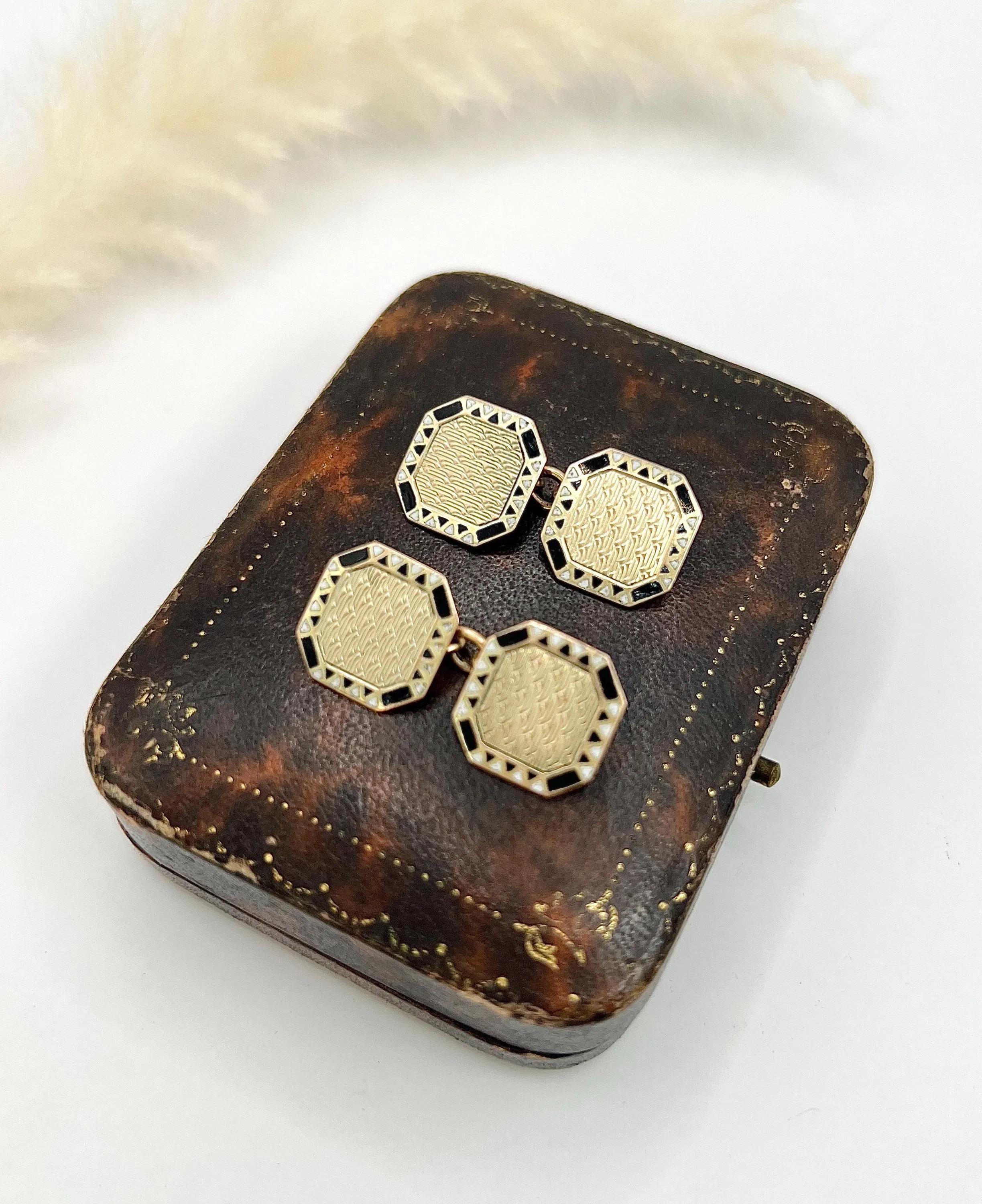Women's or Men's Antique 9ct Gold 1920s Art Deco Octagonal Shaped Engine Turned Enamel Cufflinks For Sale