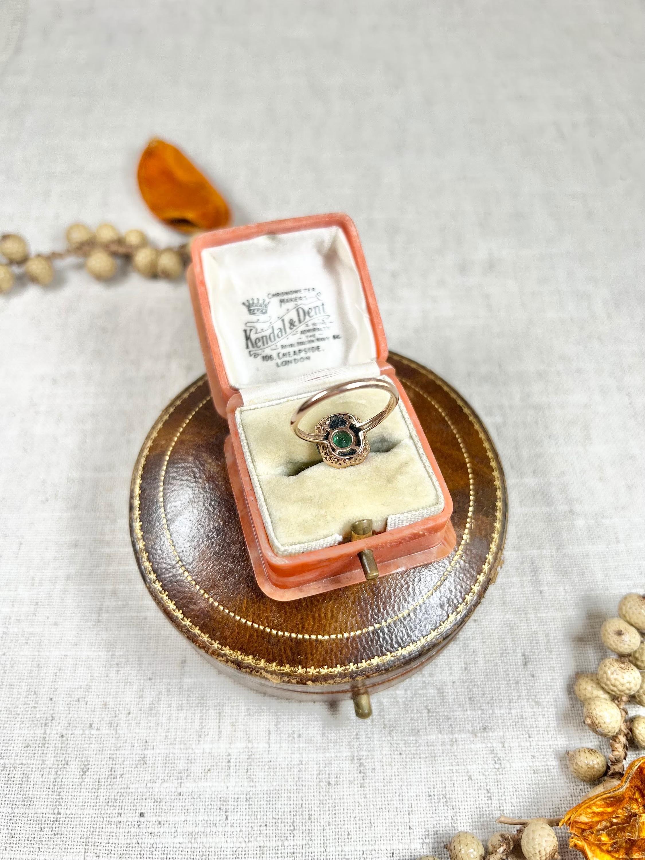 Antique 9ct Gold 1920s Art Deco Rectangular Onyx, Emerald & Diamond Ring 6
