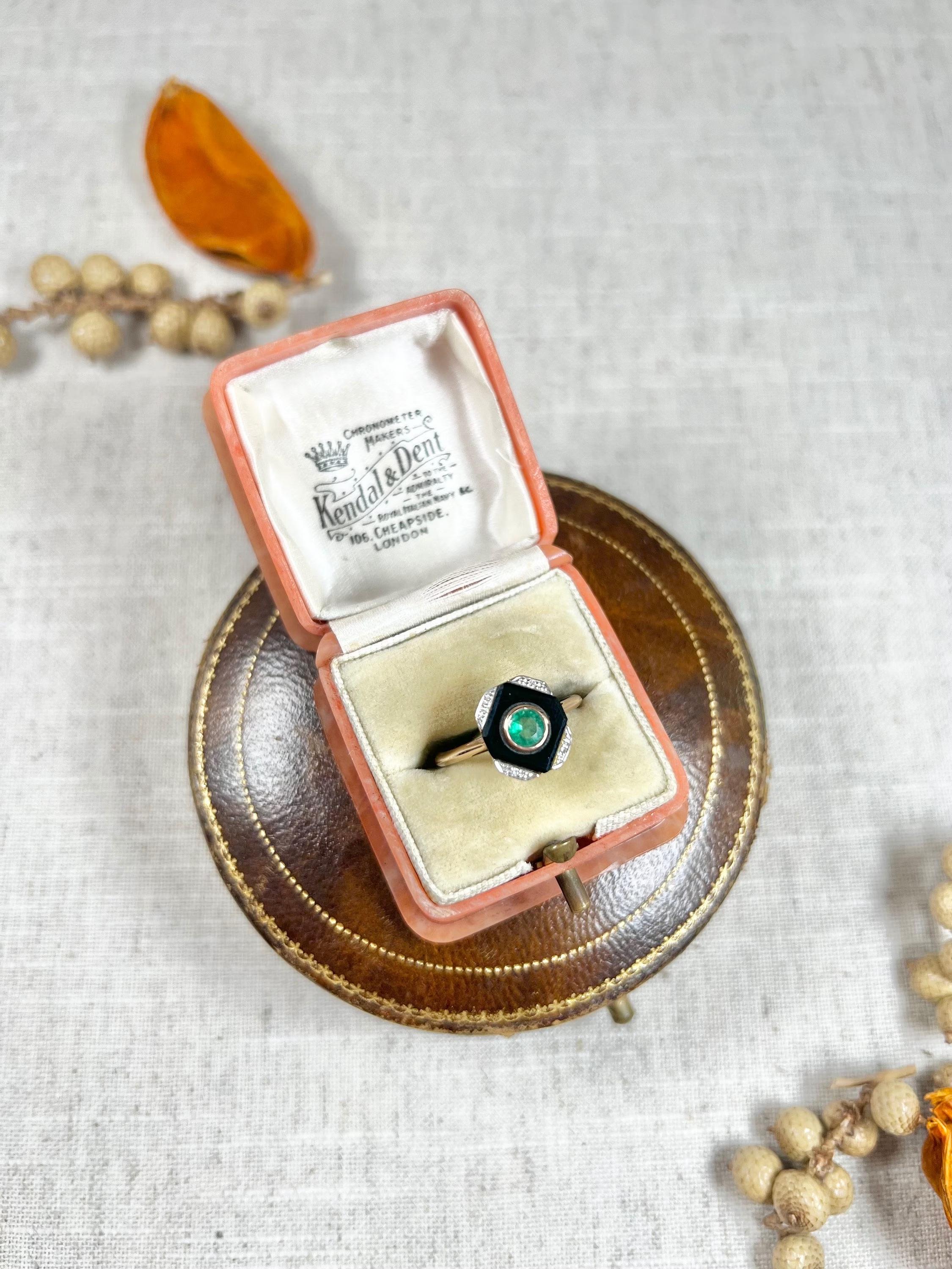 Antique 9ct Gold 1920s Art Deco Rectangular Onyx, Emerald & Diamond Ring 3