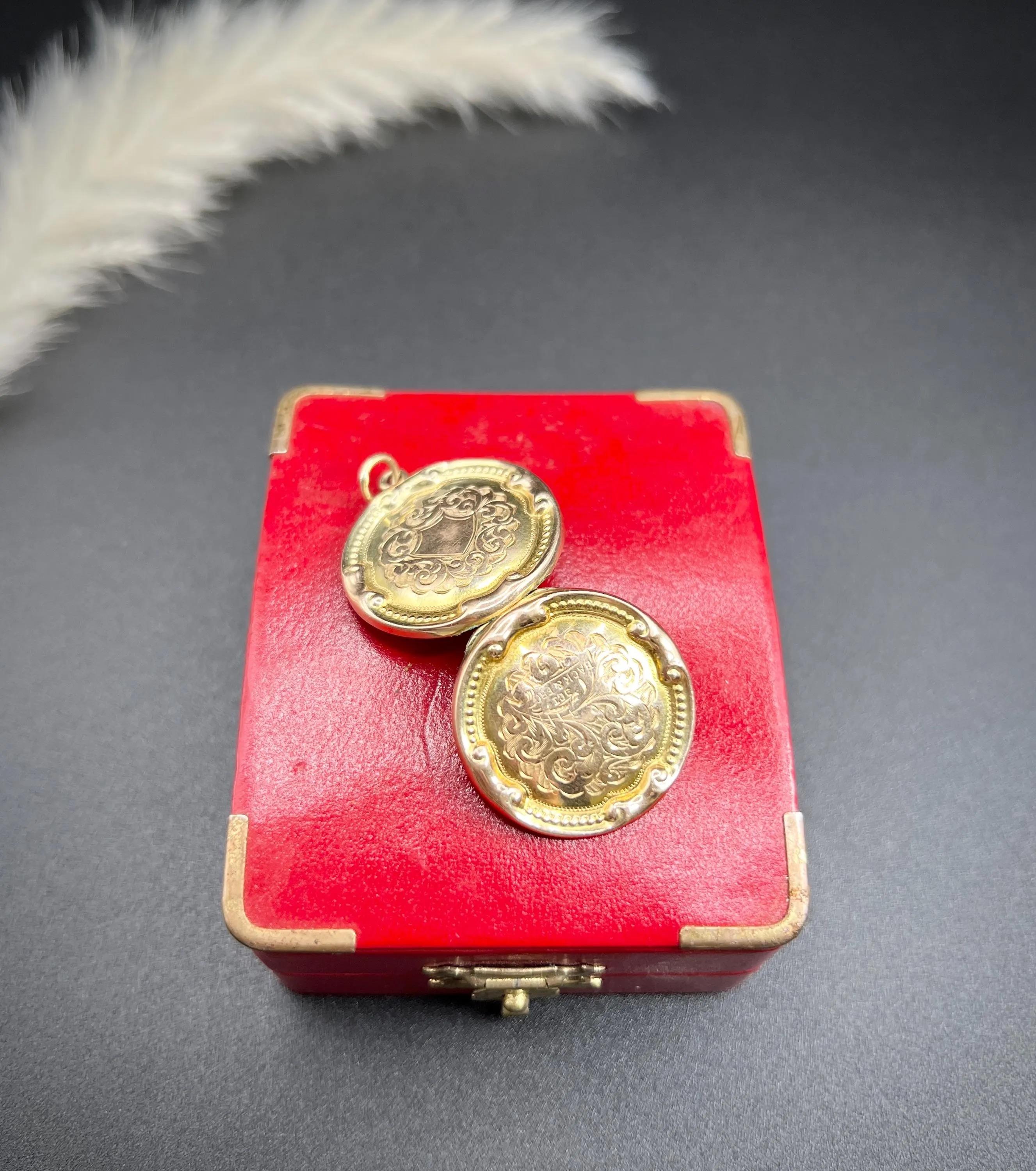 Antique 9ct Gold Back & Front Edwardian Paisley Engraved Round Locket 5