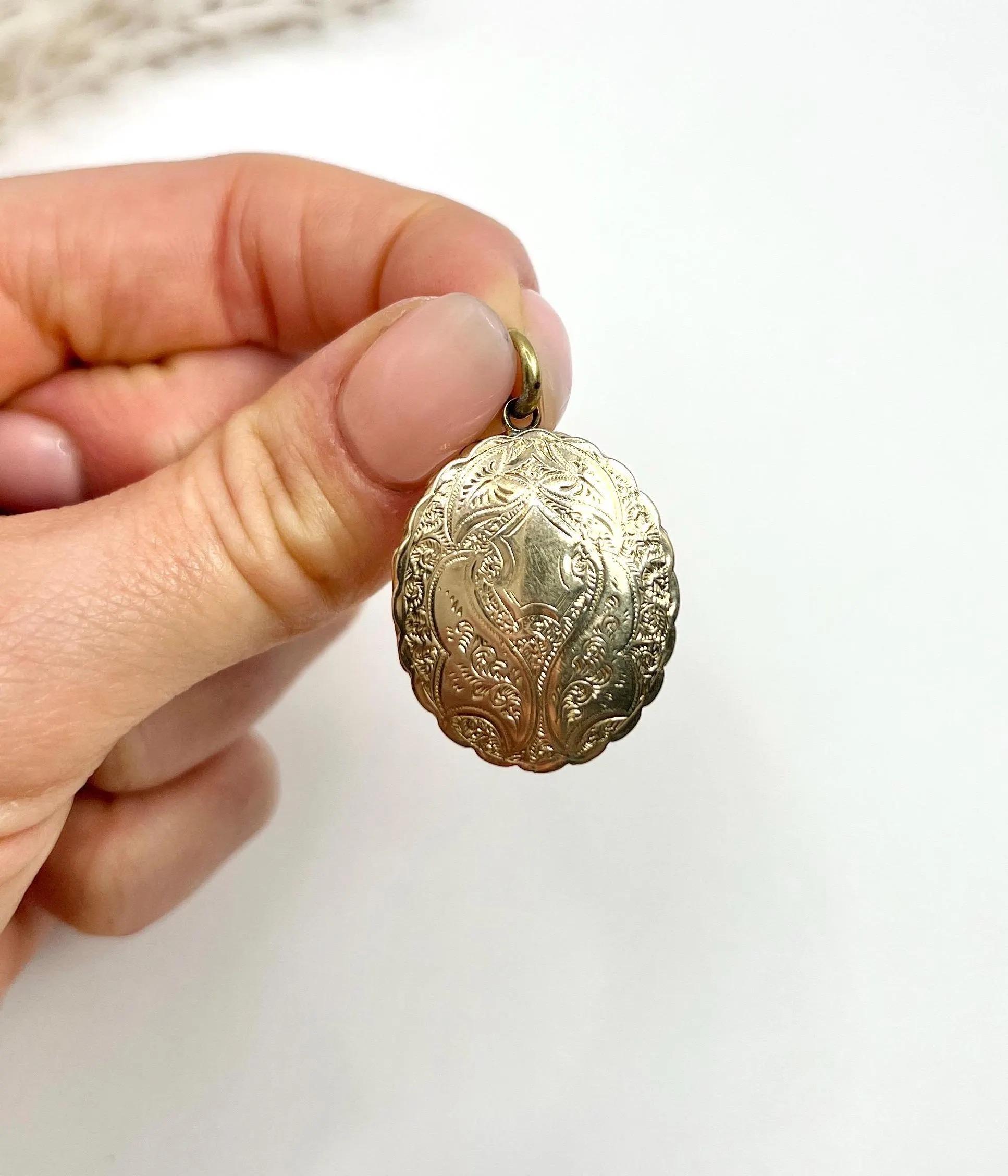 Médaillon ancien en or 9ct avec gravure sur le devant et le dos, de forme ovale et à cadres multiples, de style victorien en vente 7