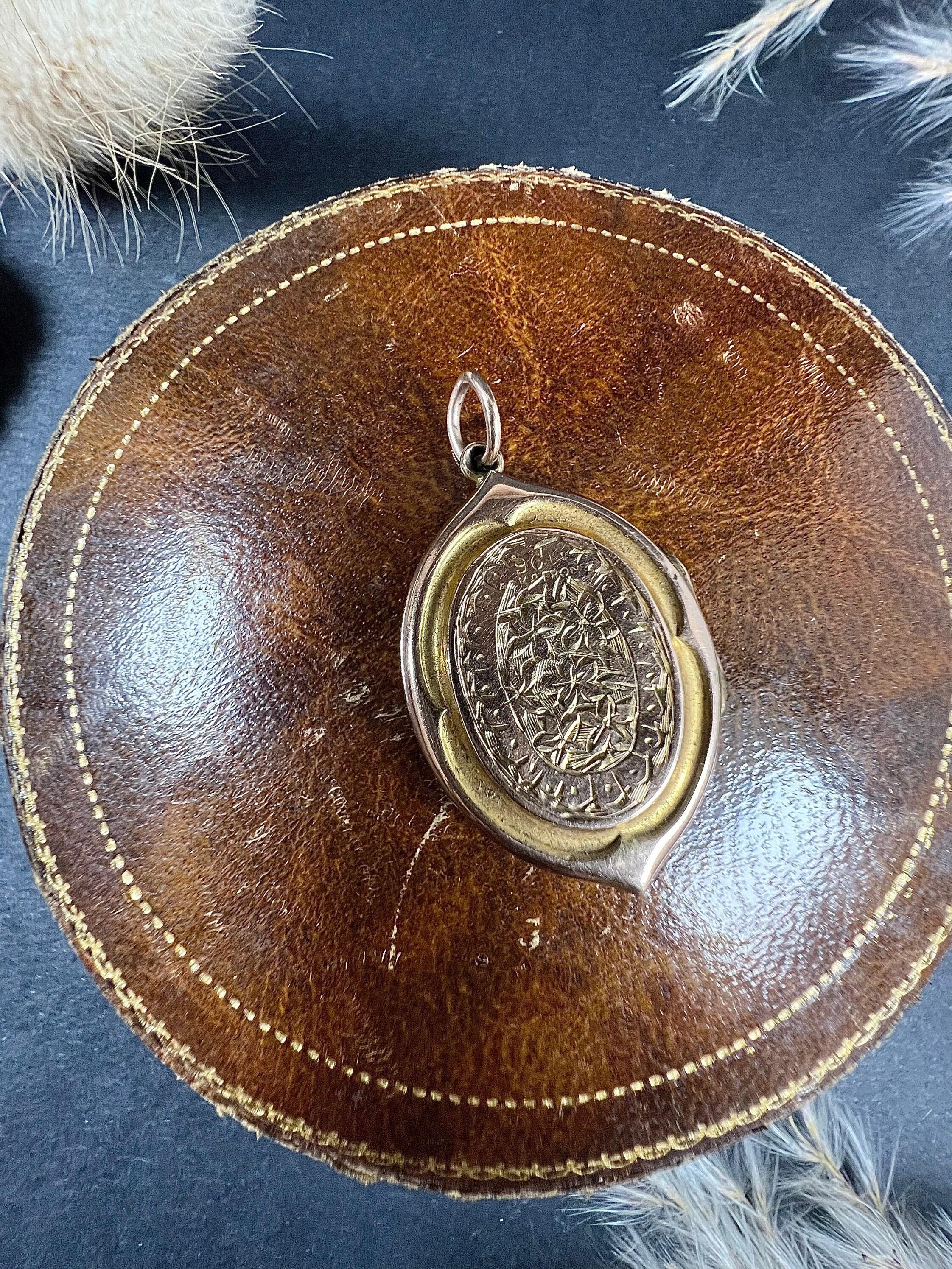 Antique médaillon ovale victorien en or 9ct avec dos et front Bon état - En vente à Brighton, GB