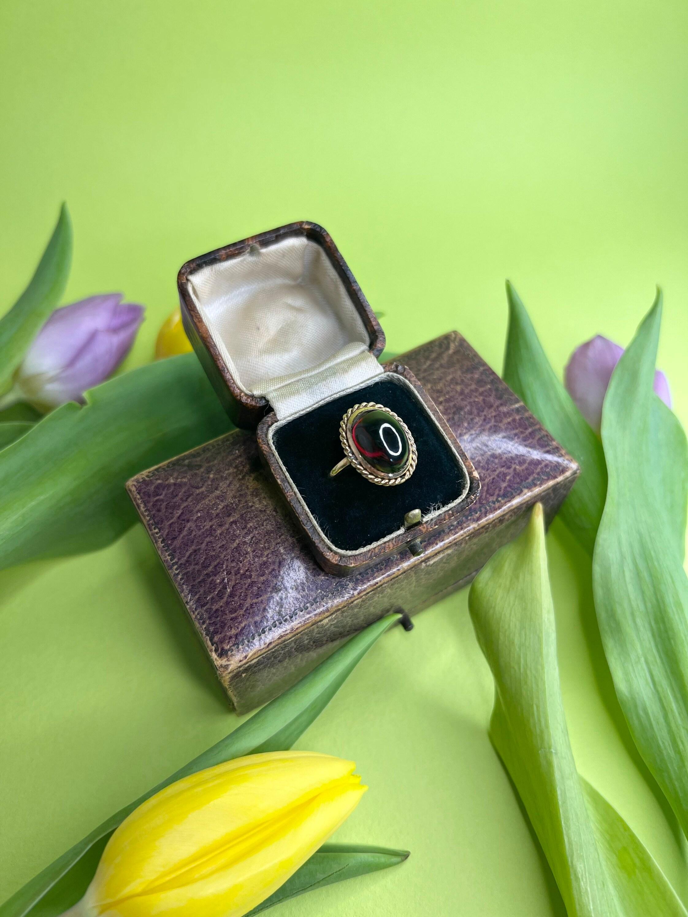 Antique 9ct Gold Cabochon Garnet Ring For Sale 5