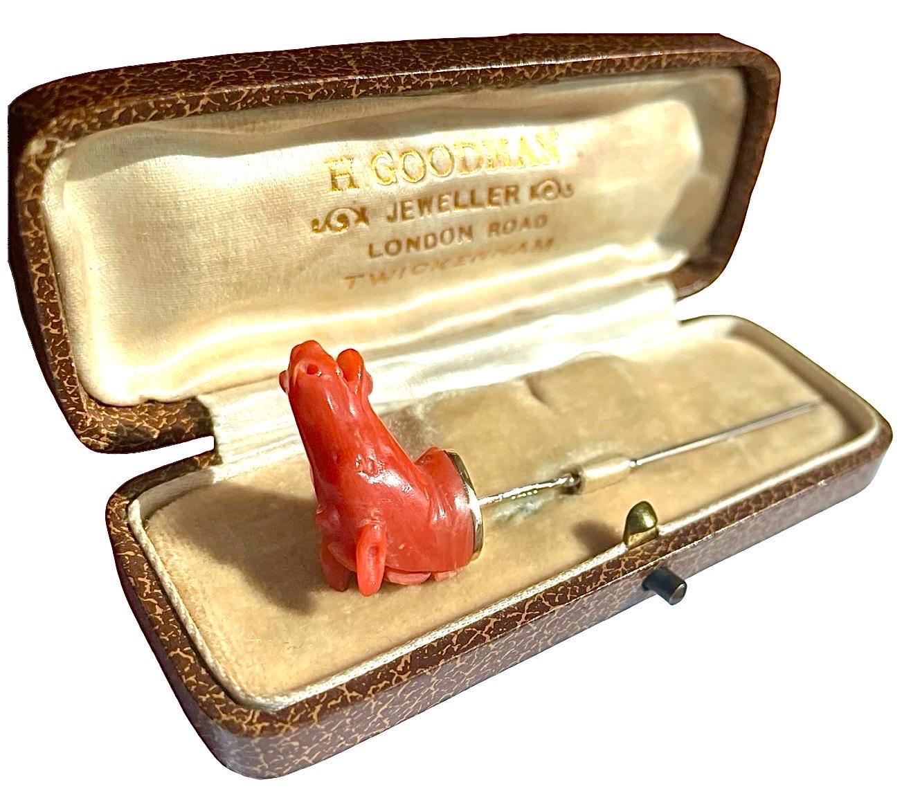 Antique 9ct gold carved coral horse stick tie pin in original box, Equestrian 9k For Sale 2