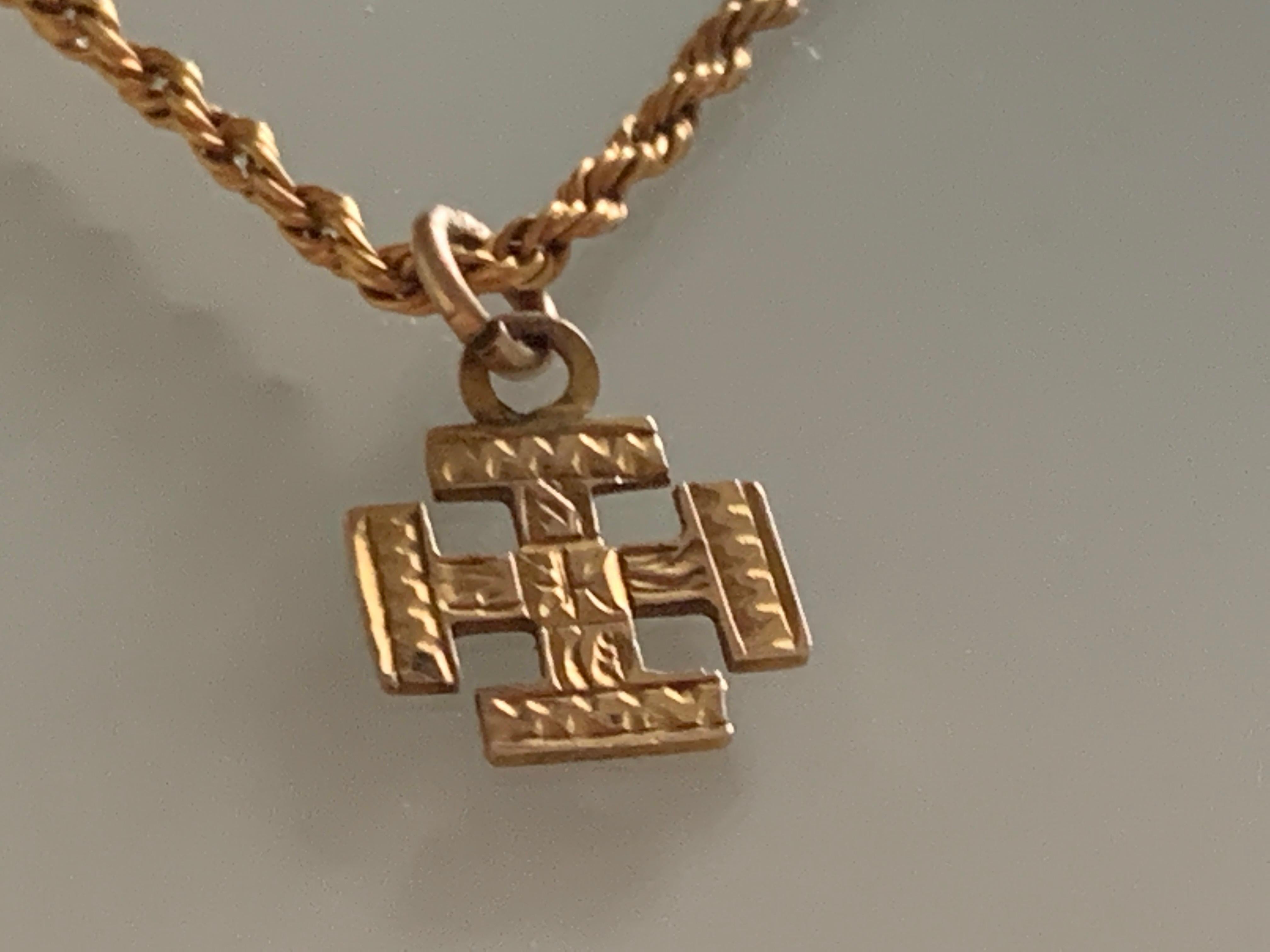 Antique 9 Carat Gold Chain & Jerusalem Cross In Fair Condition For Sale In London, GB