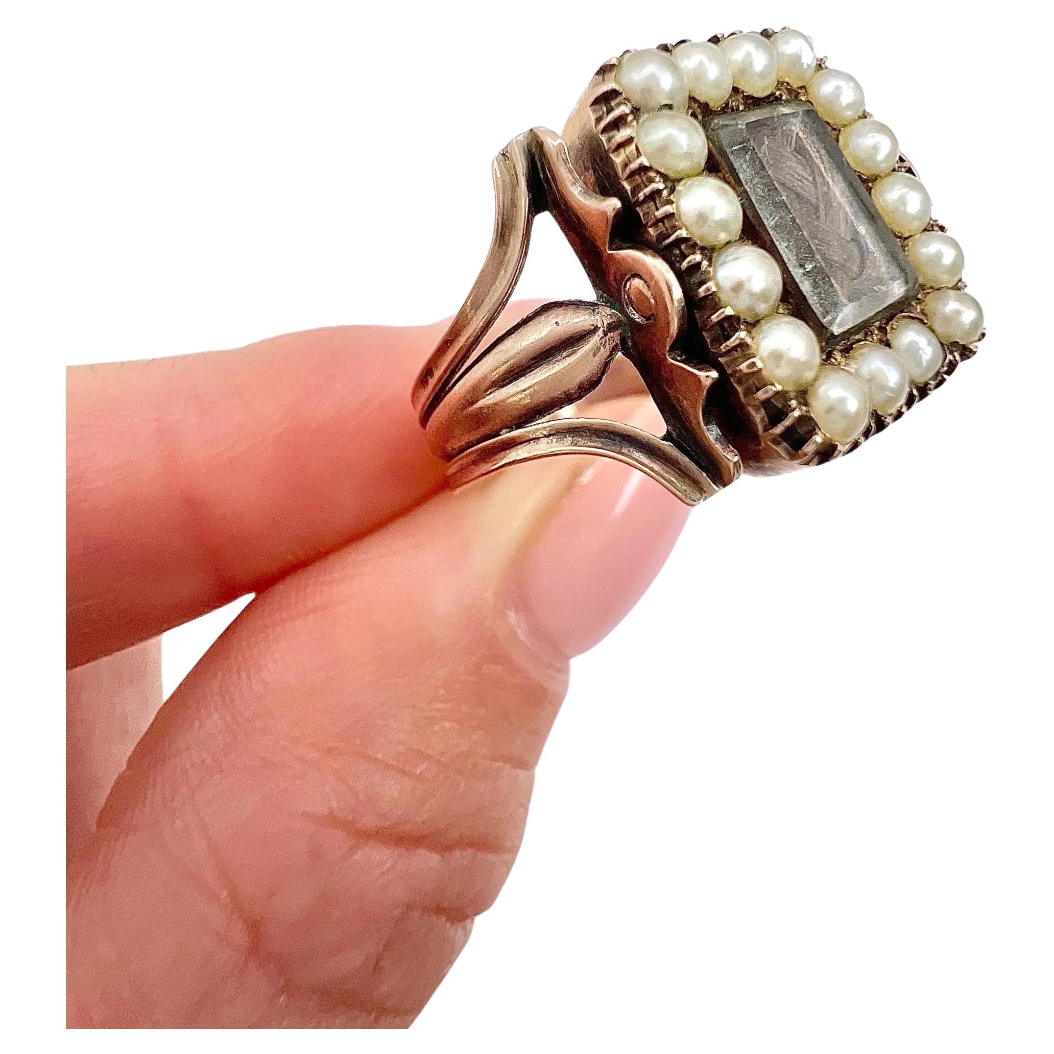 Antique 9ct Gold, Early Victorian Seed Pearl & Carnelian Spinner Memorial Ring en vente