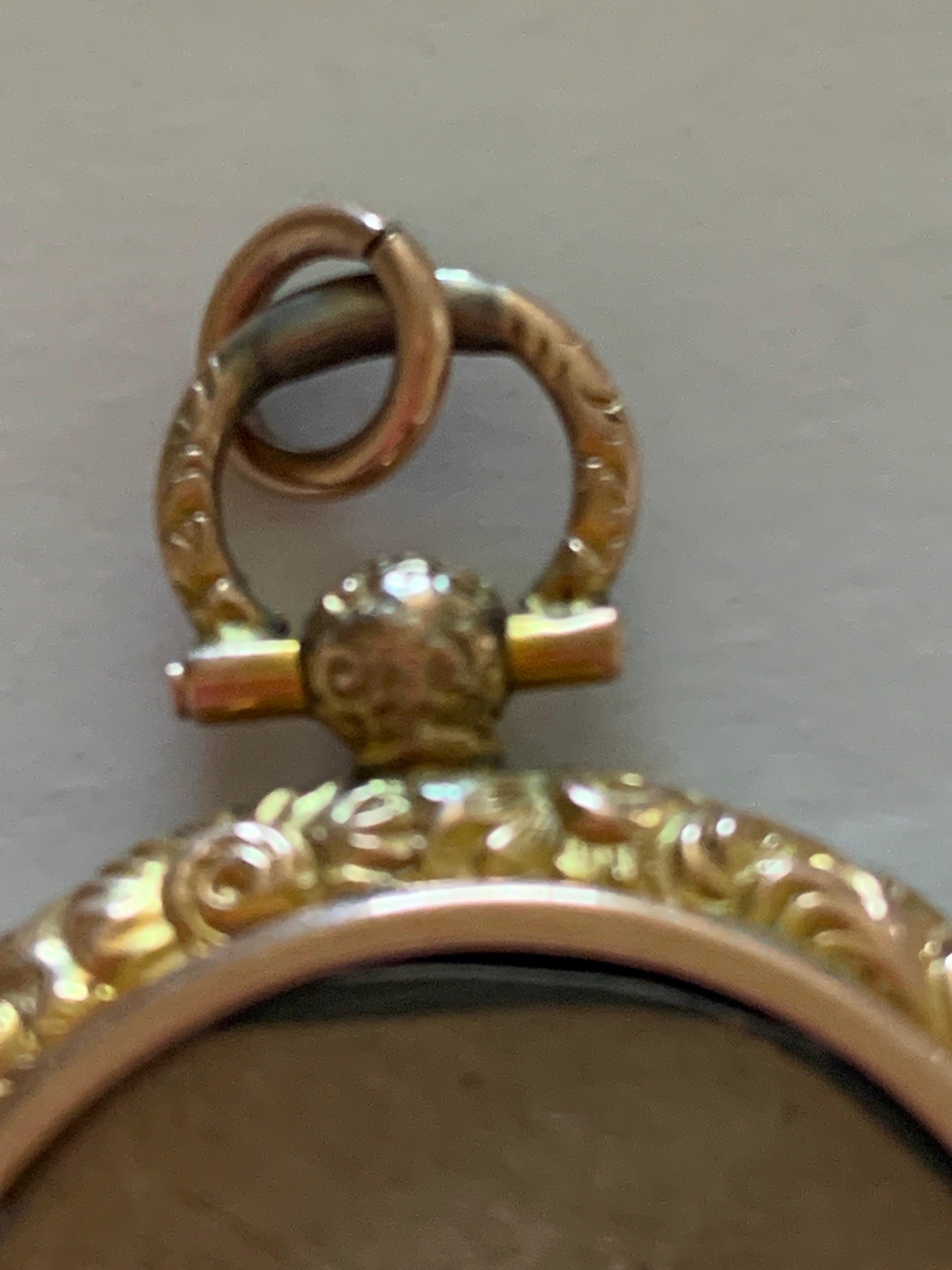 Antique 9ct Gold Edwardian 1904 Photo Locket In Good Condition For Sale In London, GB