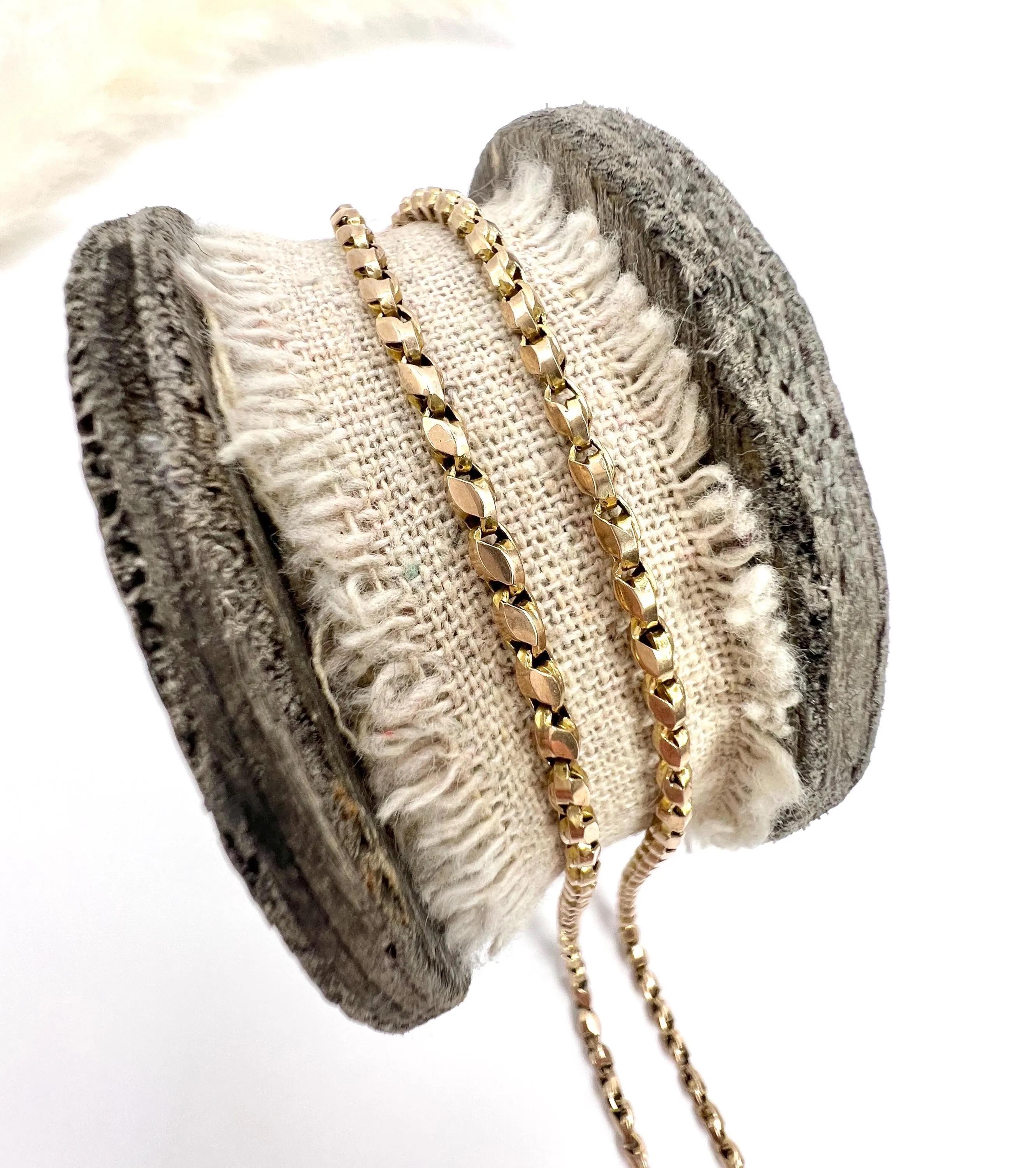 Antica catena a tulipano in oro 9ct, Edwardian 20 1/4 con chiusura ad anello con bulloni In condizioni buone in vendita a Brighton, GB