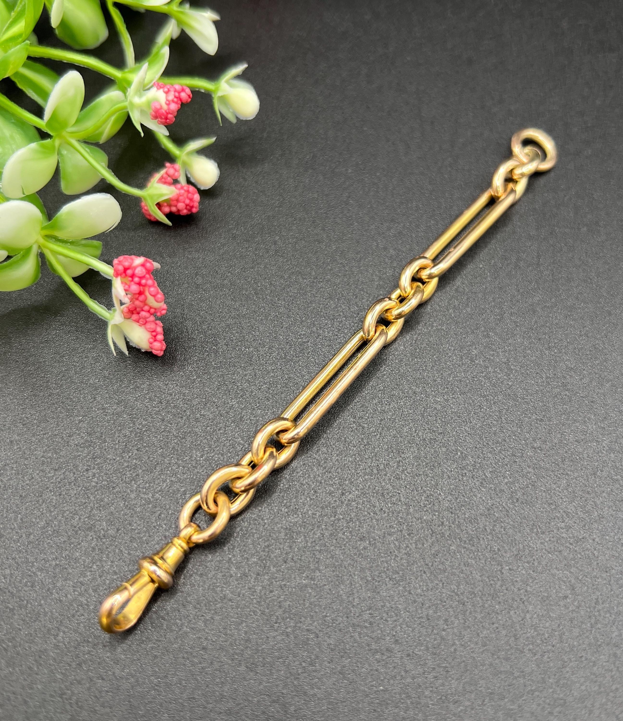 Antique Gold Chain Extender

9ct Yellow Gold Stamped

Circa 1910

Add a touch of versatile elegance to your jewellery collection with this exquisite 9ct yellow gold hollow trombone link extender chain. This beautiful chain is designed to be worn as