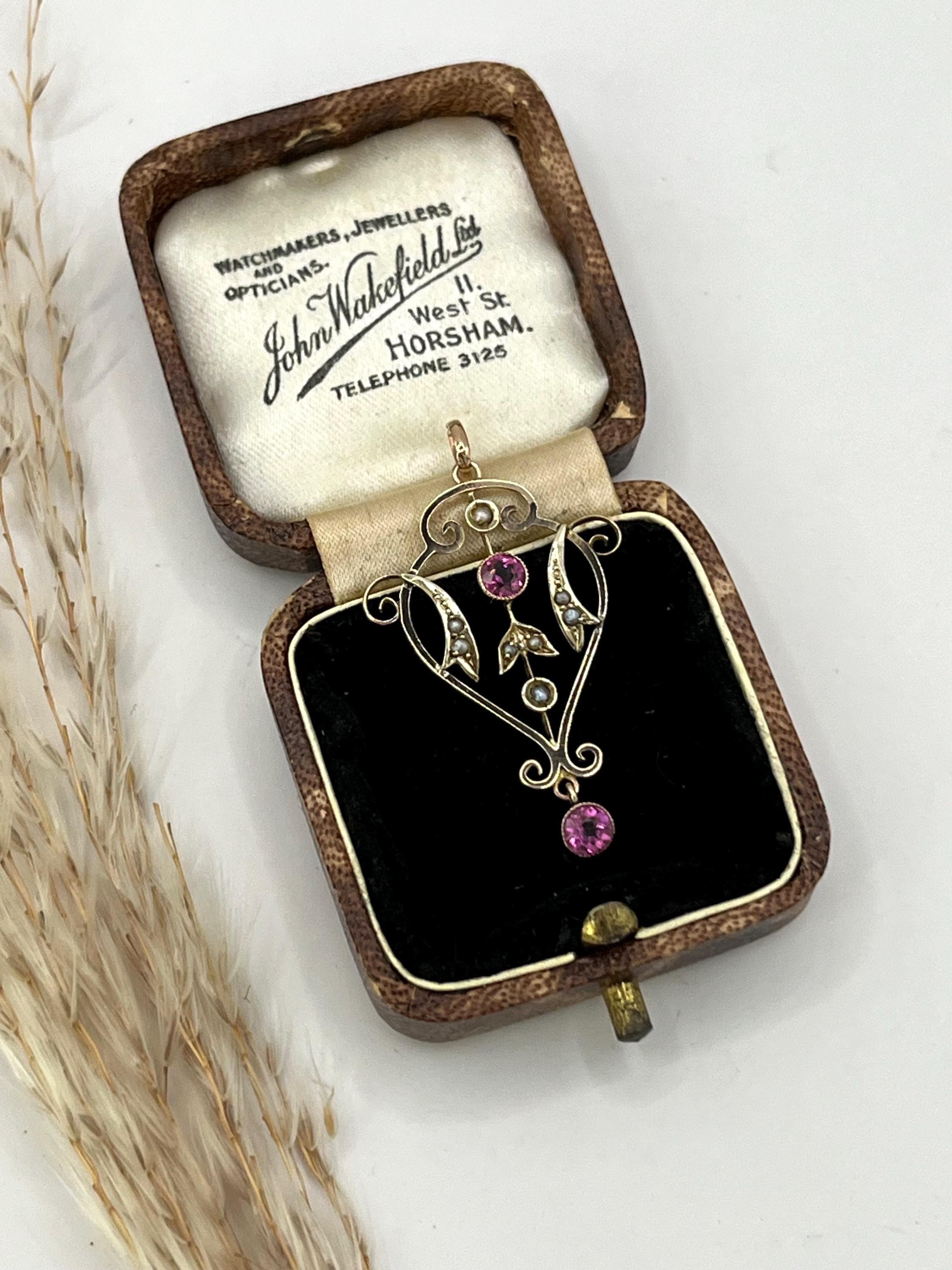 Taglio rotondo Antico ciondolo in oro 9ct, granato almandino e perle di Edwardi, CIRCA 1910 in vendita