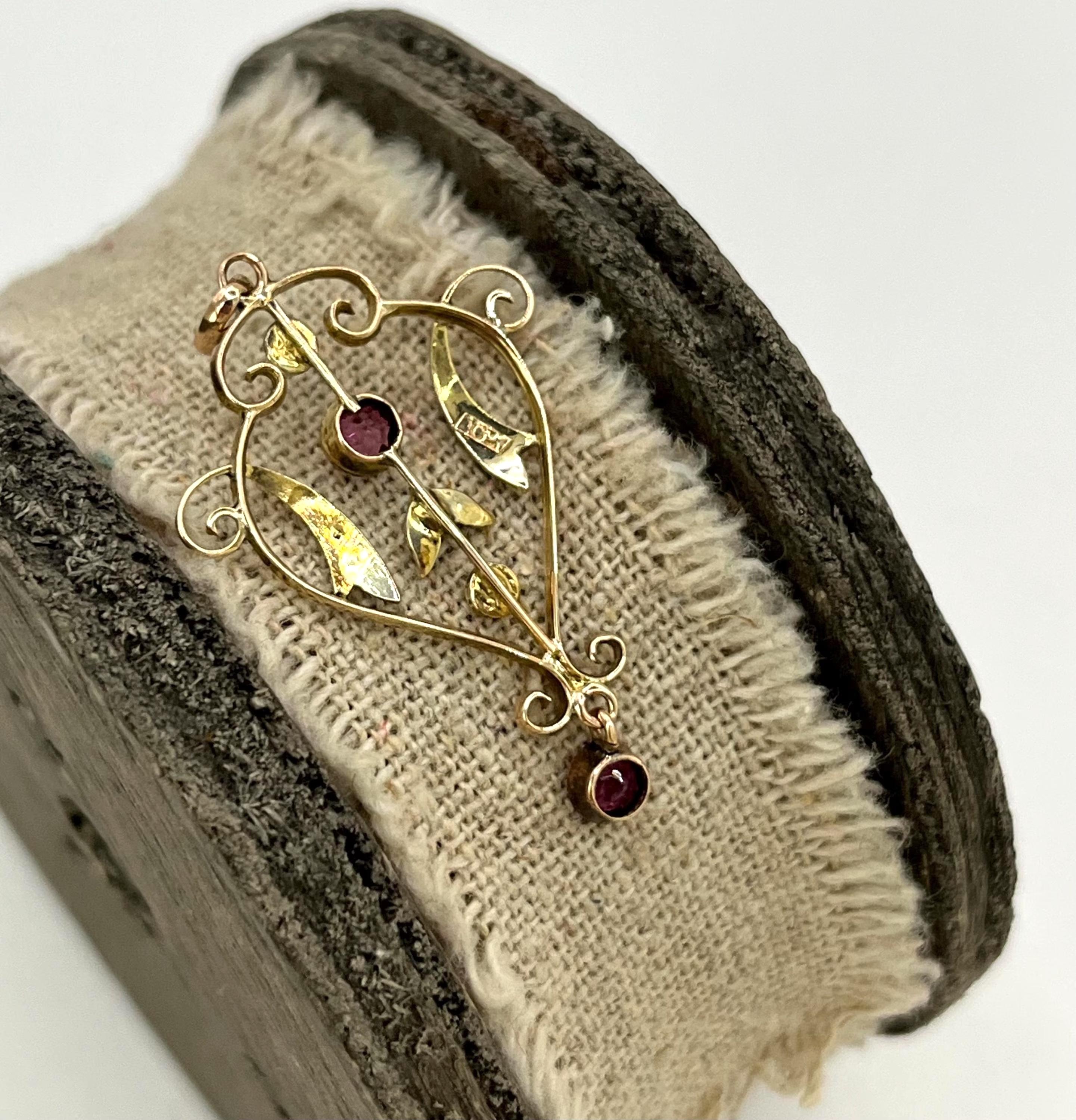 da uomo o donna Antico ciondolo in oro 9ct, granato almandino e perle di Edwardi, CIRCA 1910 in vendita