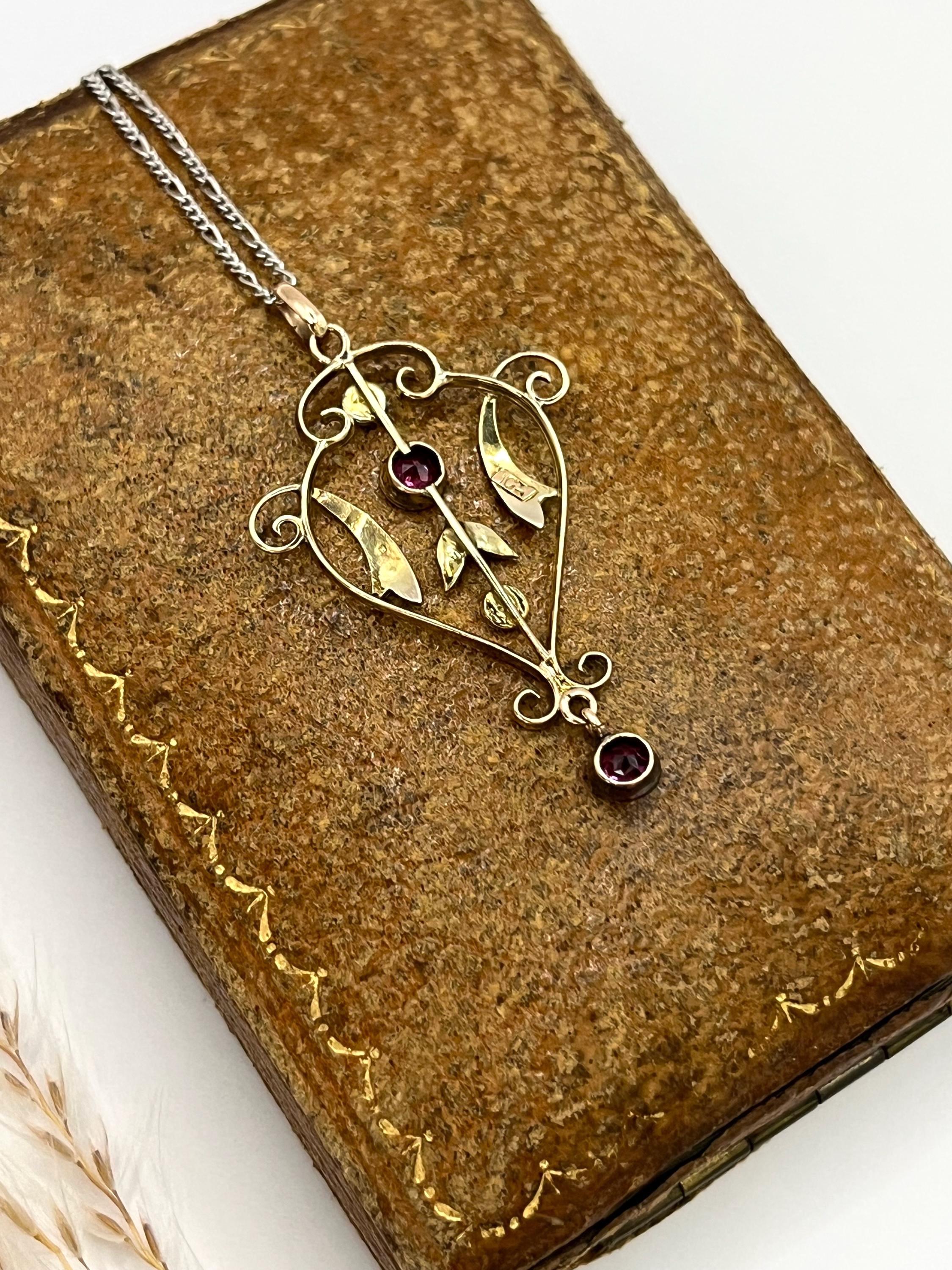 Antico ciondolo in oro 9ct, granato almandino e perle di Edwardi, CIRCA 1910 in vendita 2
