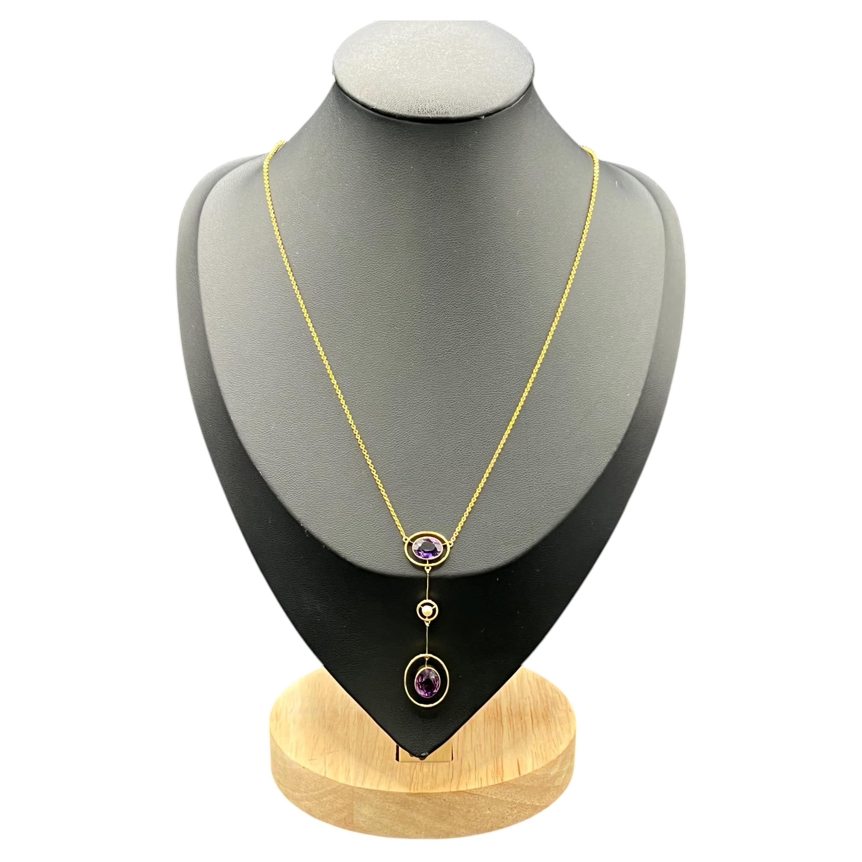 Are pearl necklaces in style?