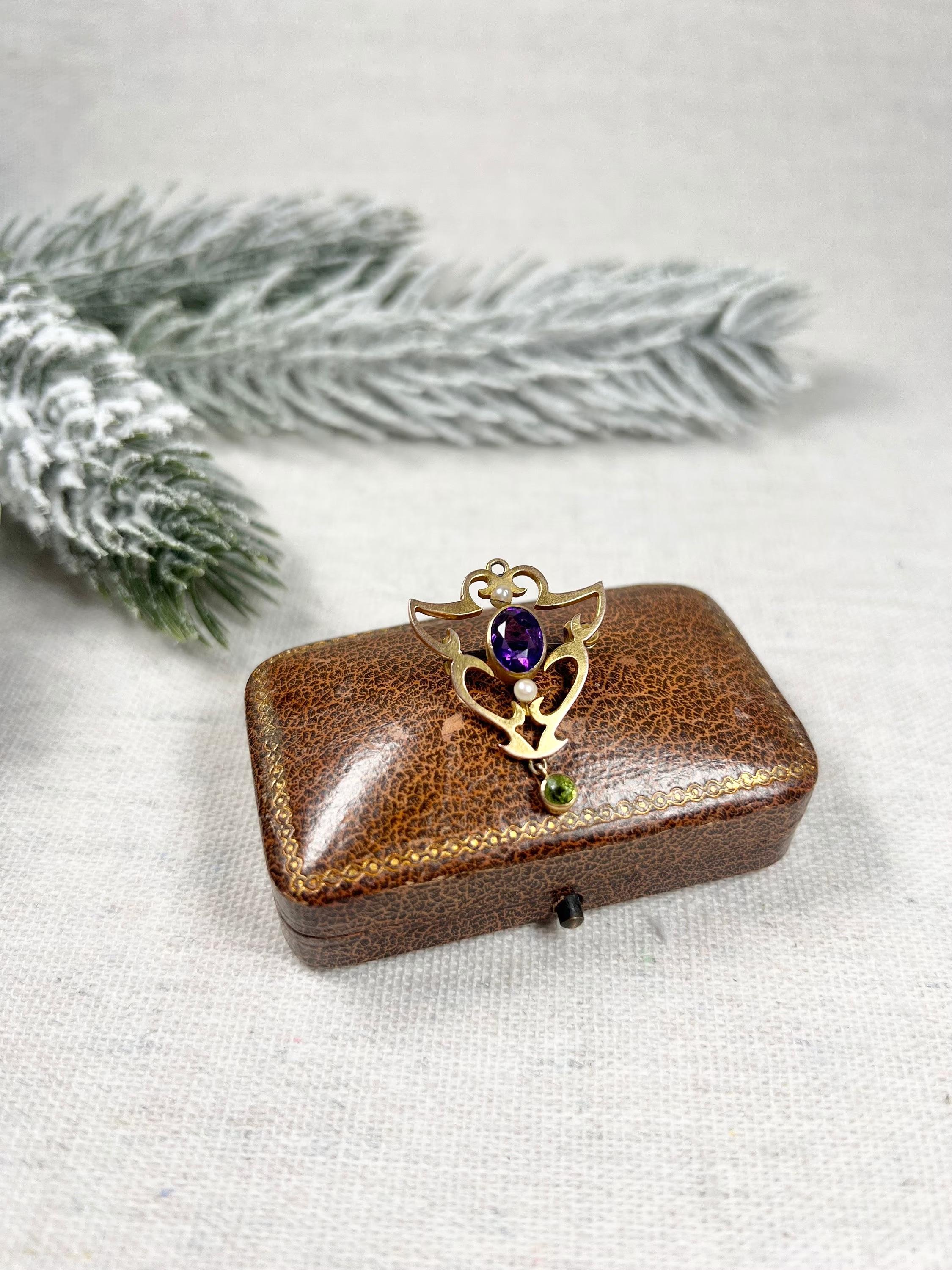 Antique 9ct Gold, Edwardian Amethyst, Pearl & Peridot Suffragette Pendant/Brooch For Sale 5