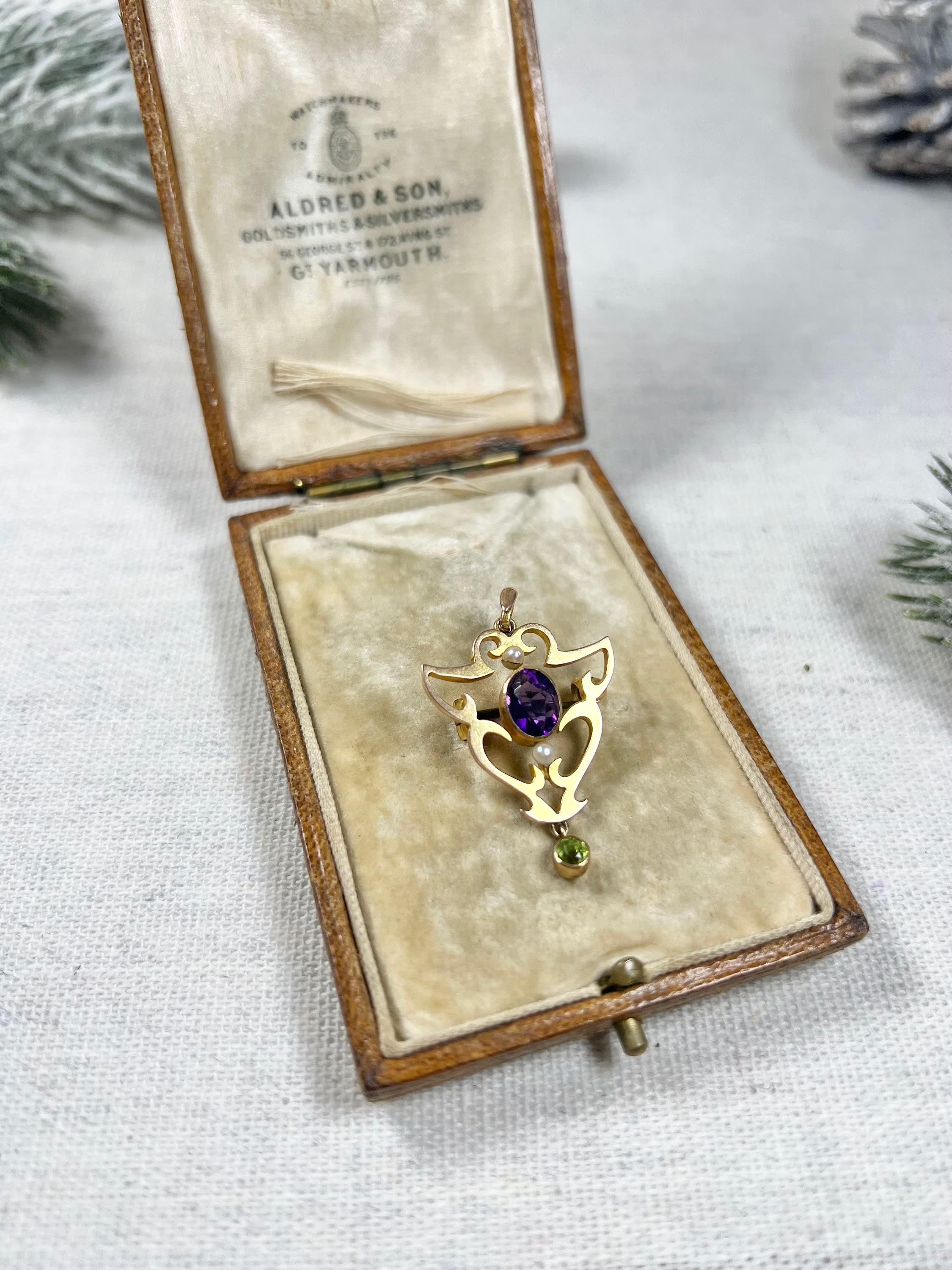 Antique 9ct Gold, Edwardian Amethyst, Pearl & Peridot Suffragette Pendant/Brooch For Sale 4