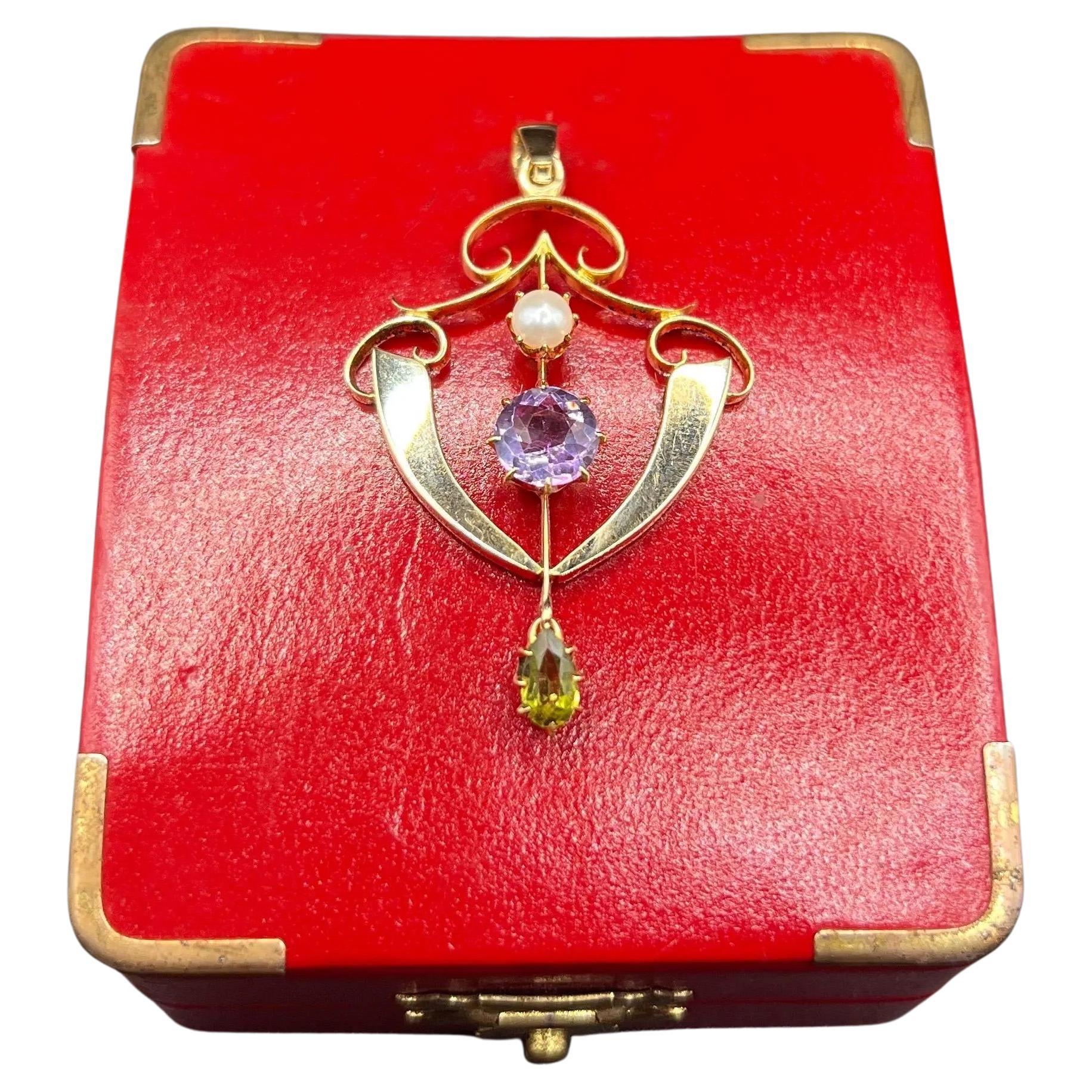 What is a suffragette bracelet?