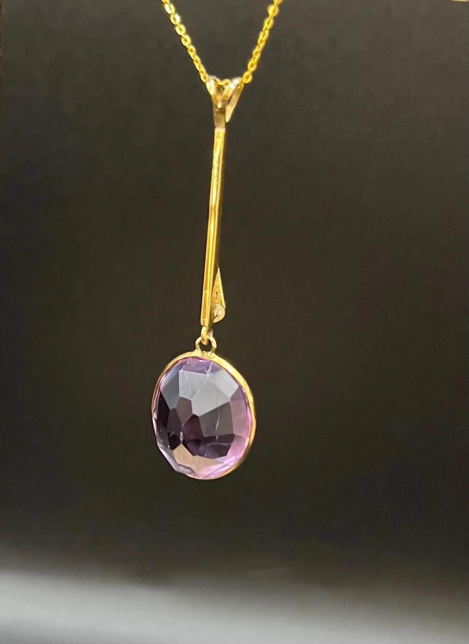 Antiguo colgante eduardiano de oro de 9 ct con amatista, perla y diamante rosa Circa 1910 Corte oval en venta