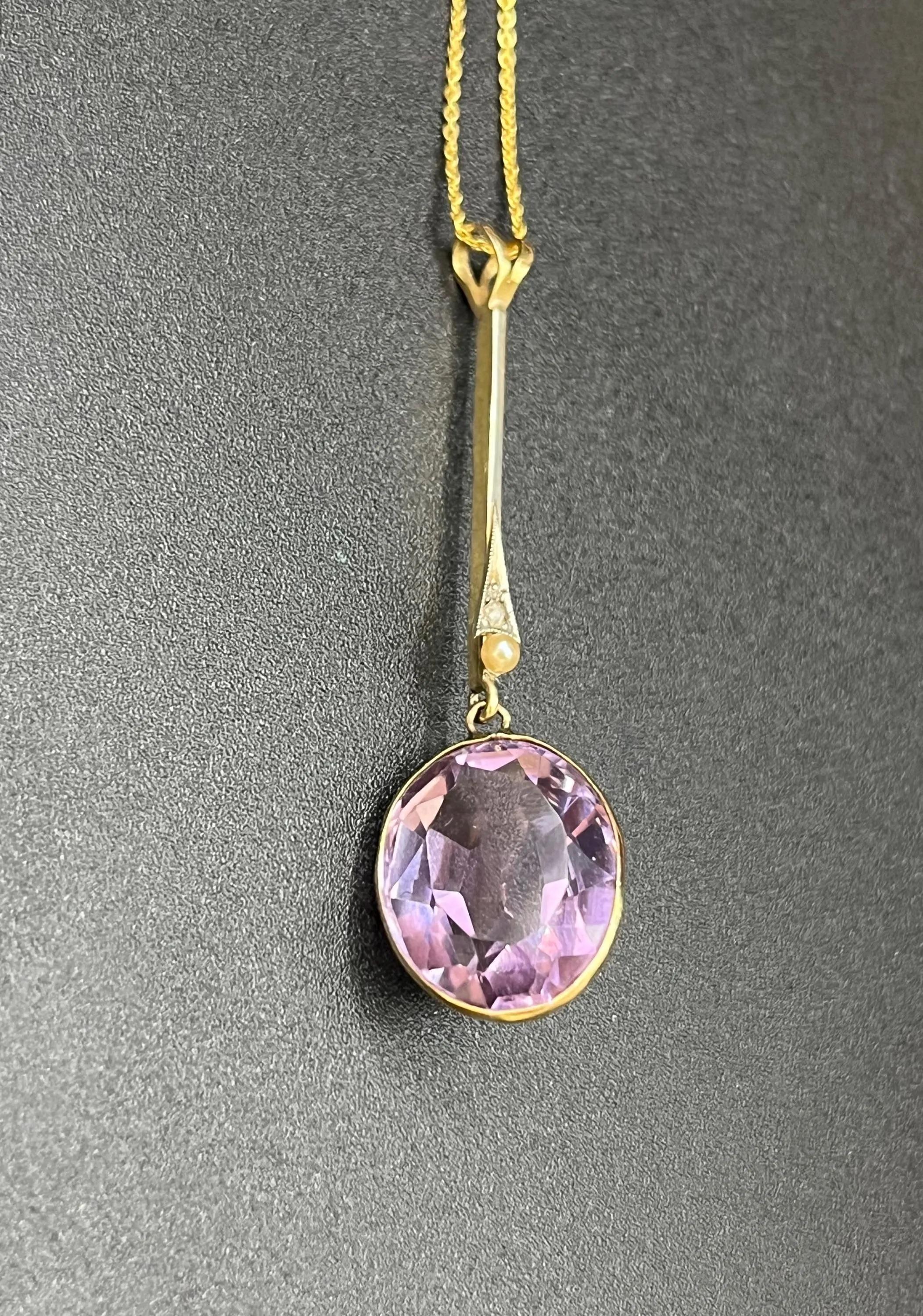 Antiguo colgante eduardiano de oro de 9 ct con amatista, perla y diamante rosa Circa 1910 en venta 1