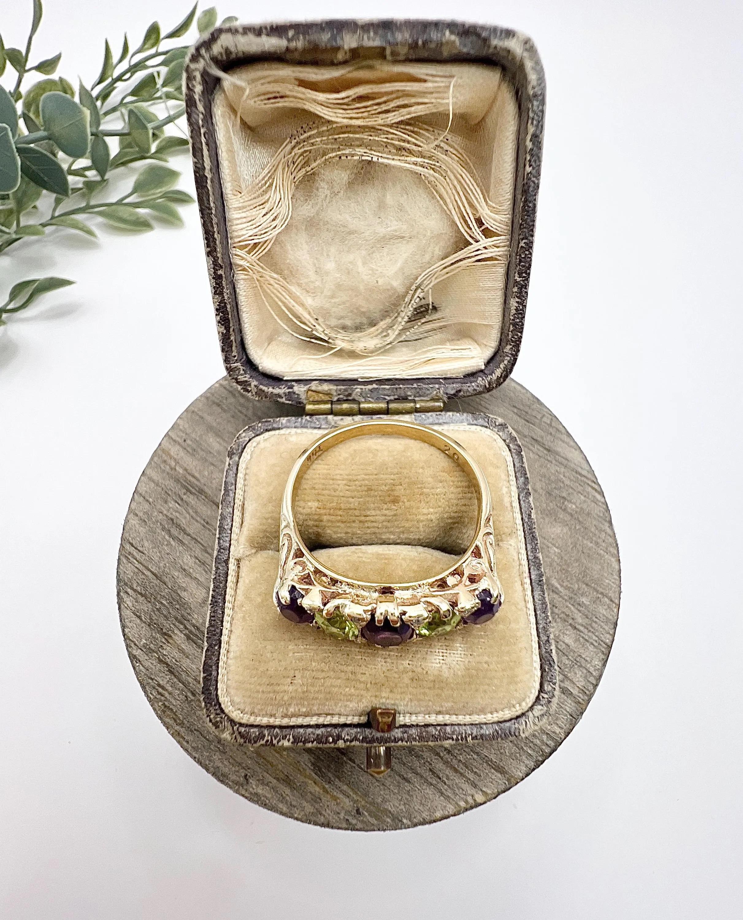 Antique 9ct Gold, Edwardian Amethyst, Peridot & Diamond Carved Suffragette Ring en vente 4