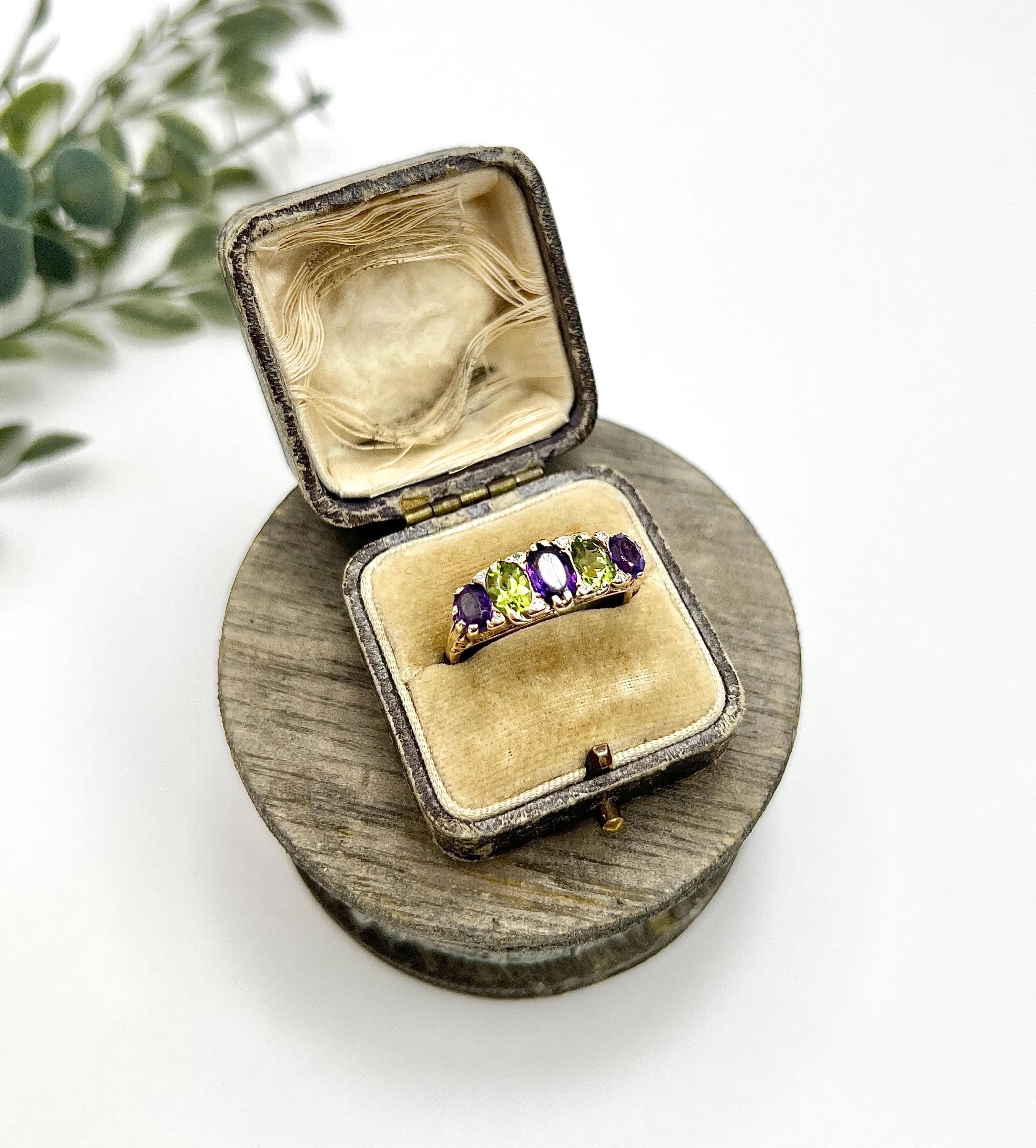 Antique 9ct Gold, Edwardian Amethyst, Peridot & Diamond Carved Suffragette Ring en vente 5