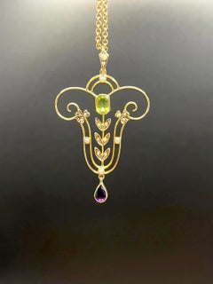 Antico ciondolo in oro 9ct, ametista, peridoto e perle di semi di Edwardian Suffragette