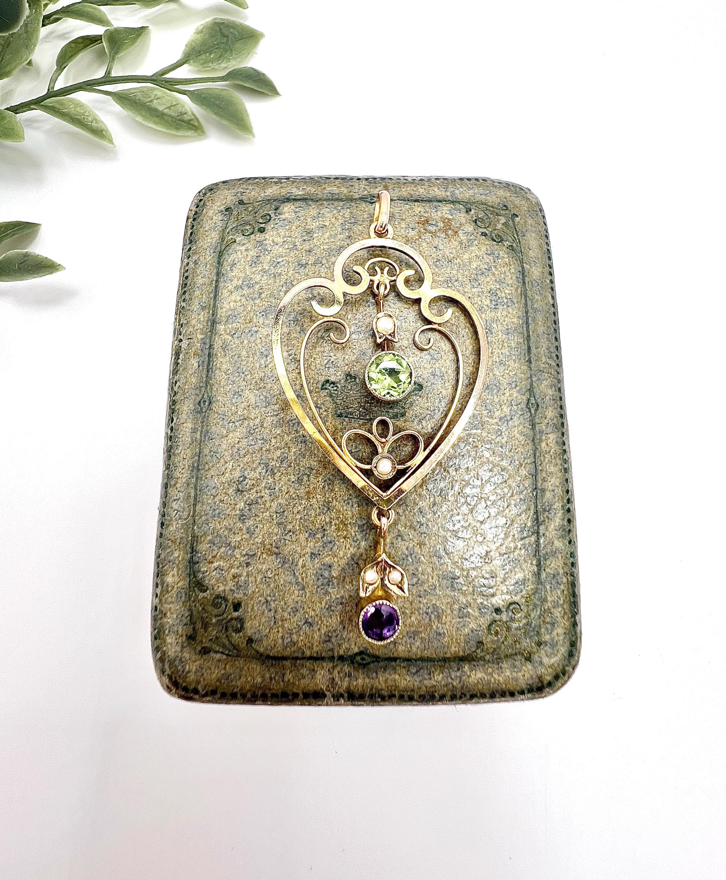 Antique 9ct Gold, Edwardian Amethyst, Peridot & Seed Pearl Suffragette Pendant Unisexe en vente
