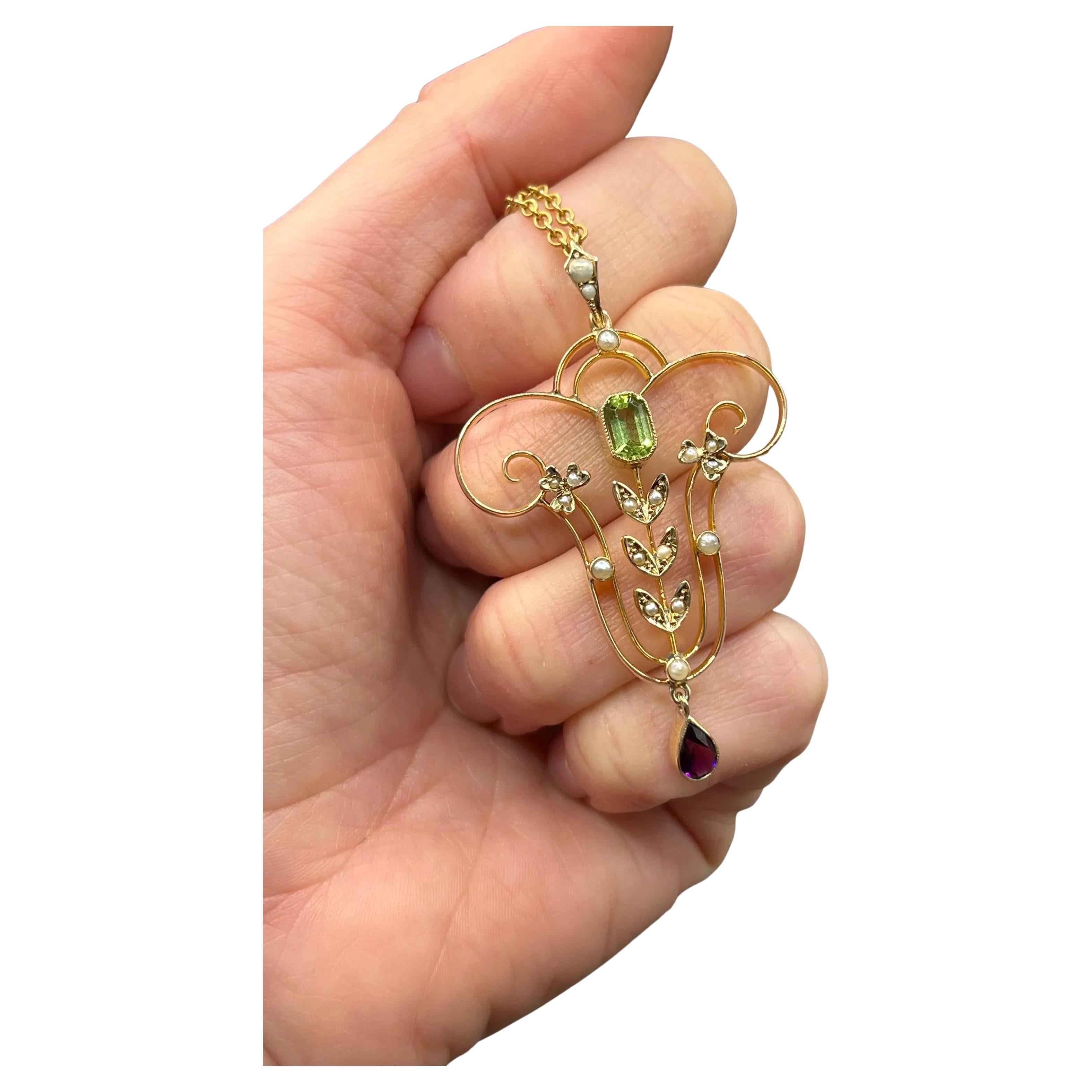 Antico ciondolo in oro 9ct, ametista, peridoto e perle di semi di Edwardian Suffragette in vendita