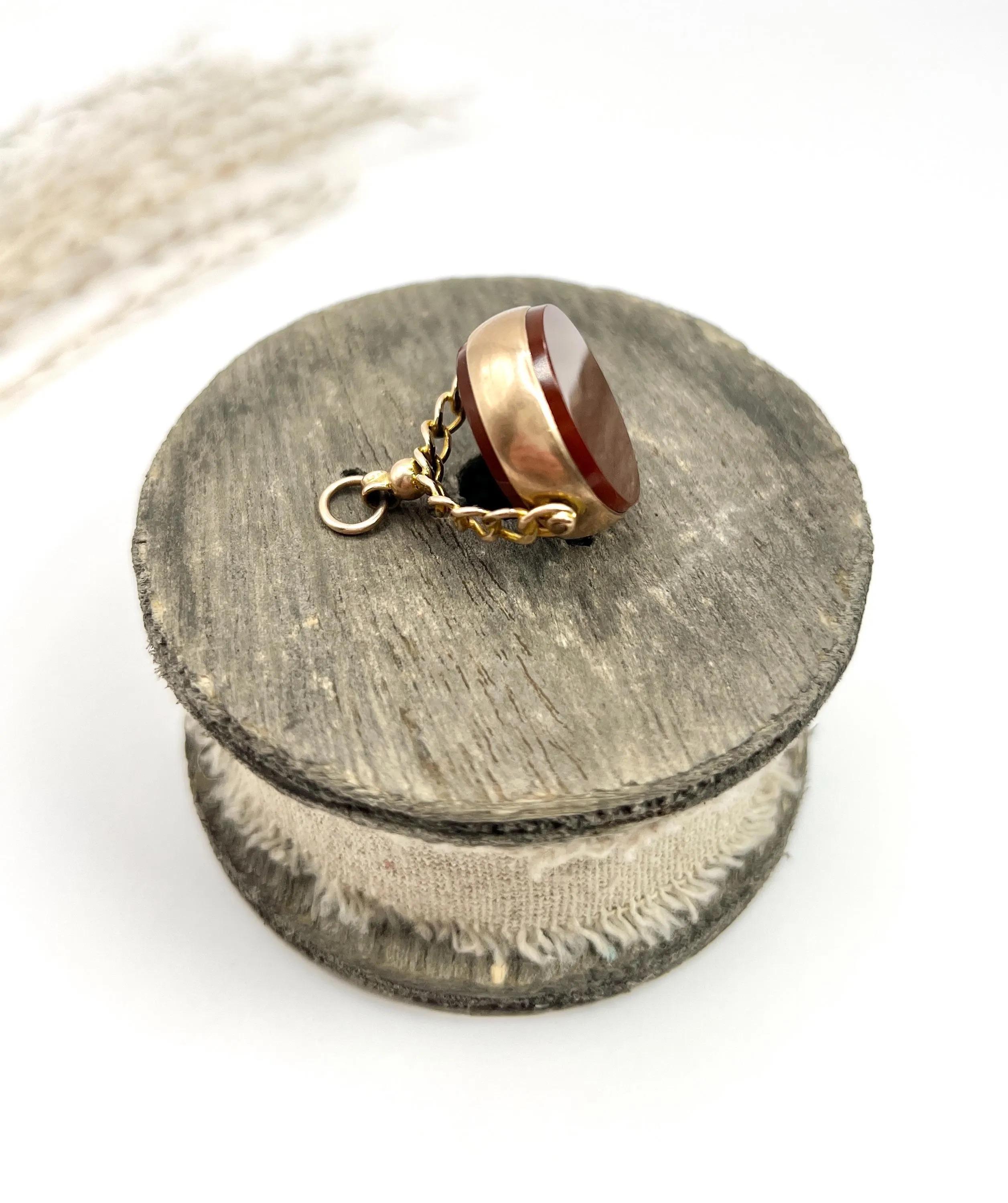 Taglio rotondo Antico portachiavi con sigillo in corniola eduardiana in oro 9ct con marchio Birmingham 1915 in vendita