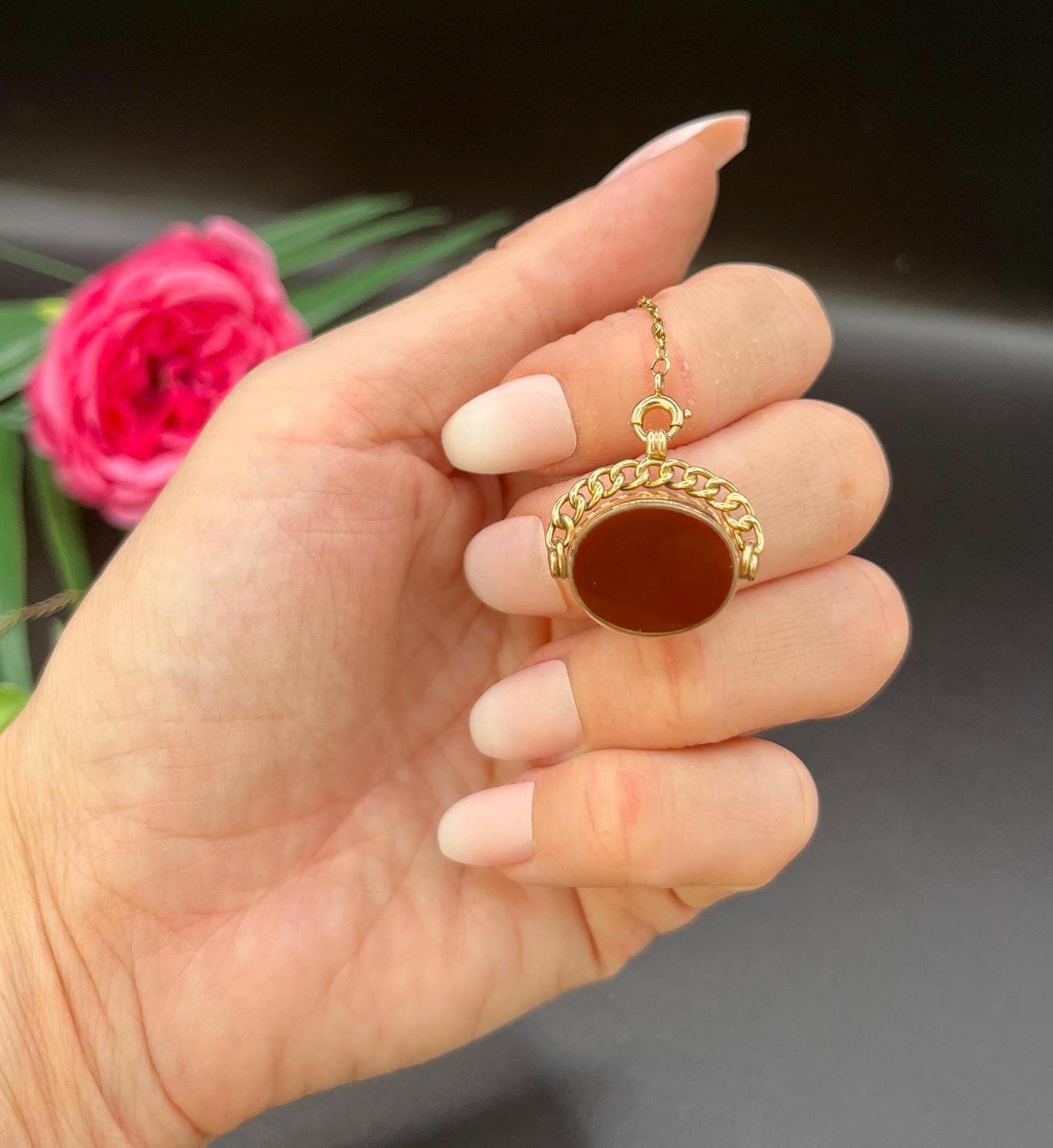Antique 9ct Gold, Edwardian Carnelian Spinner Seal Fob with Curb Link Handle For Sale 5