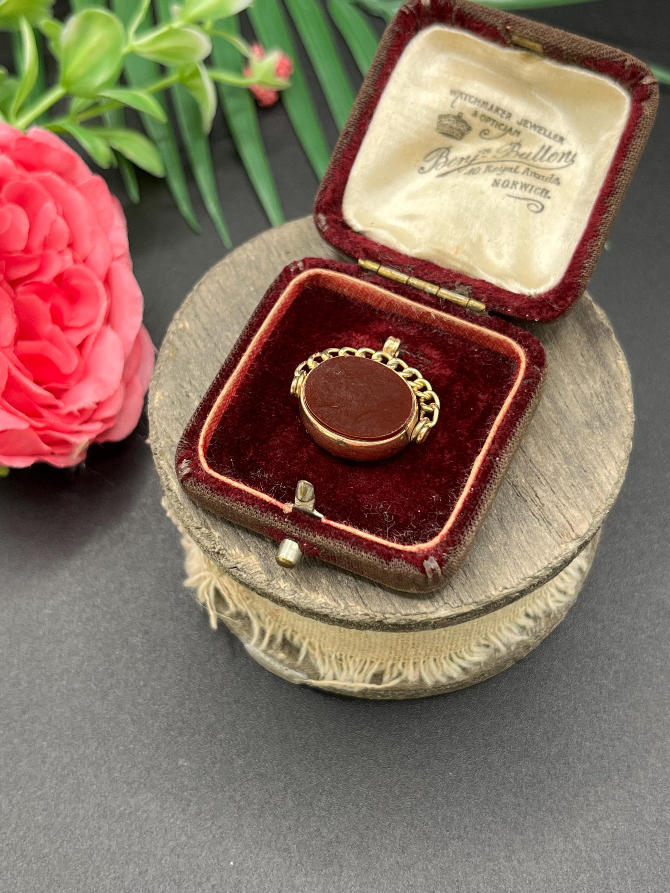 Oval Cut Antique 9ct Gold, Edwardian Carnelian Spinner Seal Fob with Curb Link Handle For Sale