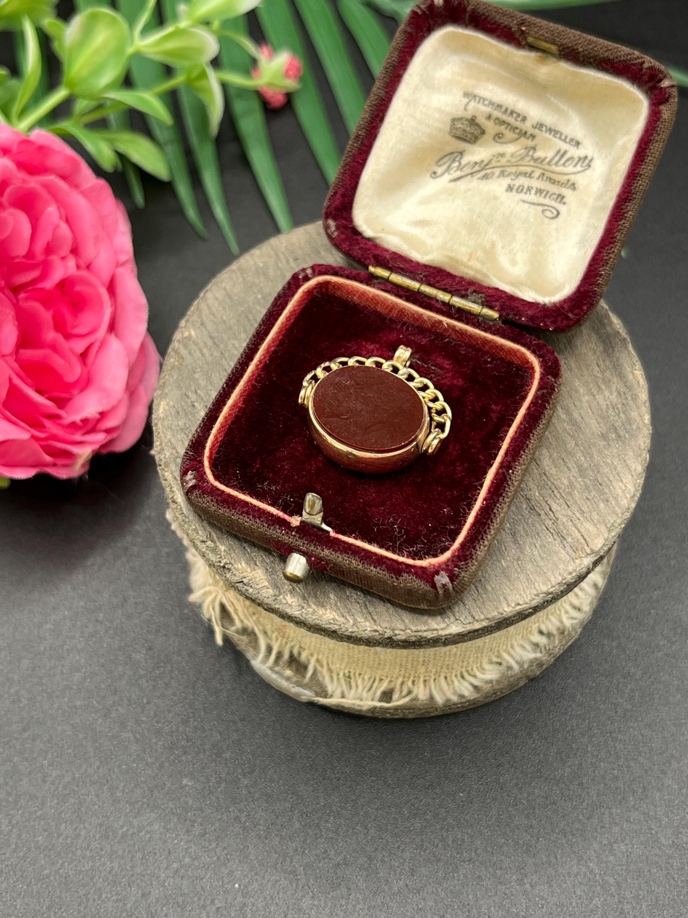 Antique 9ct Gold, Edwardian Carnelian Spinner Seal Fob with Curb Link Handle For Sale 1