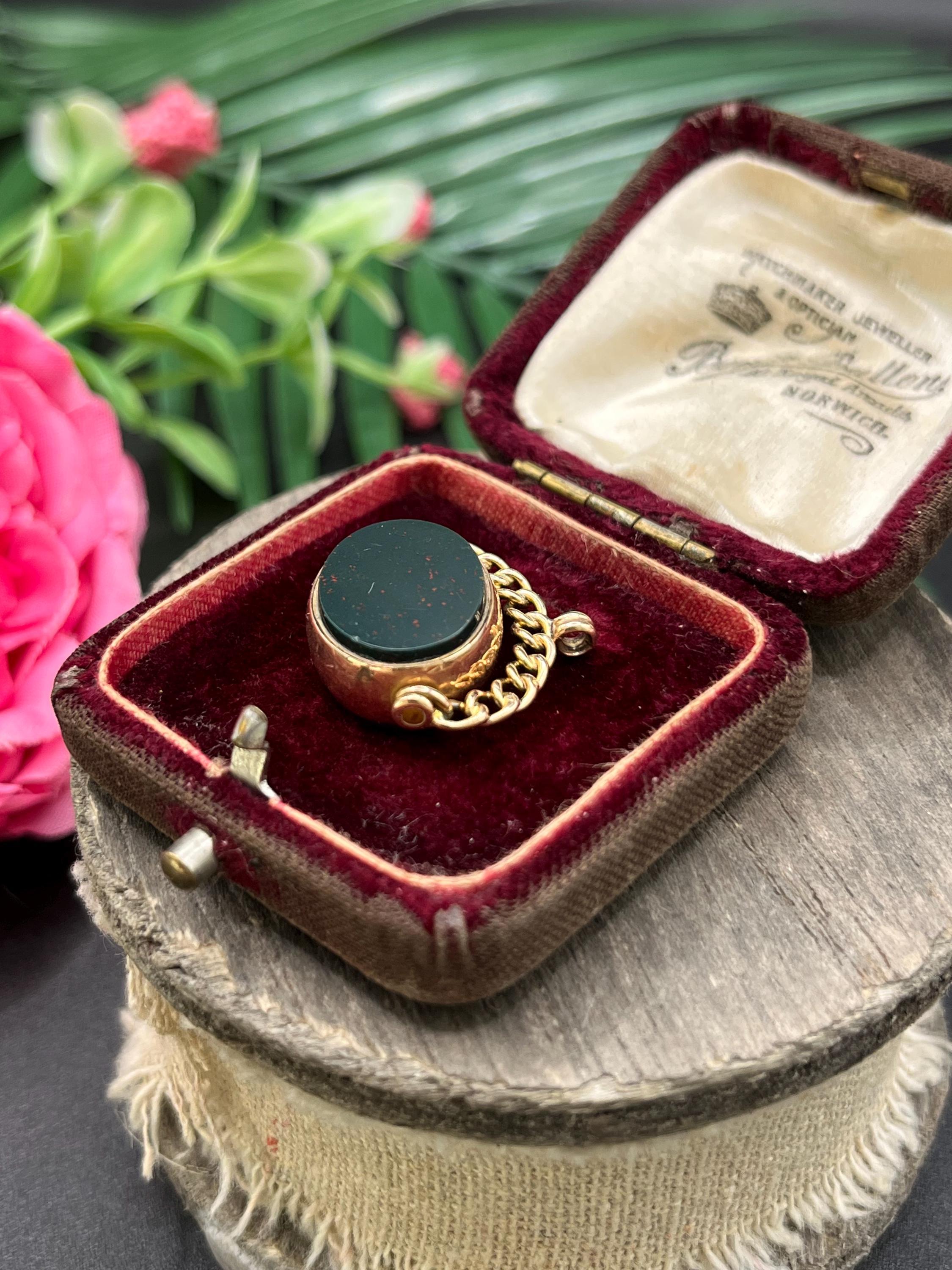 Antique 9ct Gold, Edwardian Carnelian Spinner Seal Fob with Curb Link Handle For Sale 2