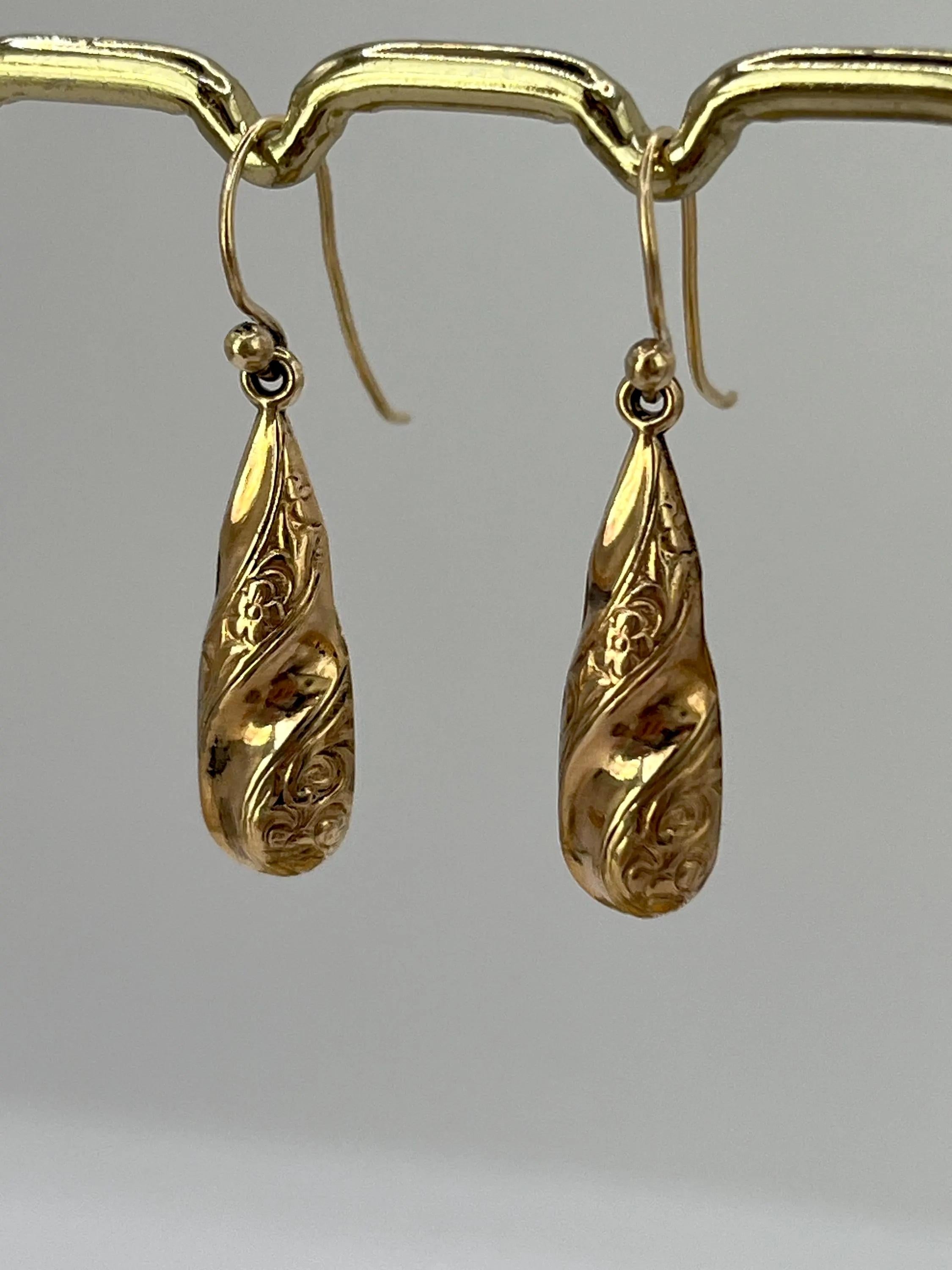 Femenino o masculino Pendientes de gota eduardianos antiguos de oro de 9 ct, circa 1920 en venta