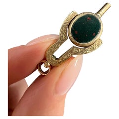 Antiker drehbarer Uhrenschlüssel aus 9 Karat Gold, edwardianischem graviertem Sardonyx und Blutstein