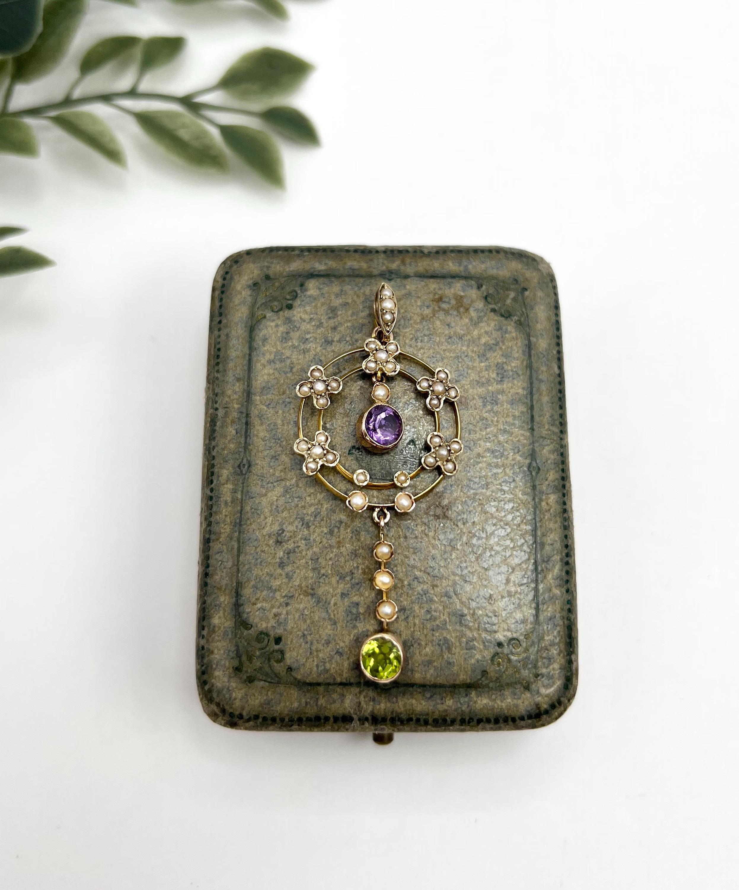 Antique 9ct Gold, Edwardian era Amethyst, Peridot & Pearl Suffragette Pendent For Sale 5