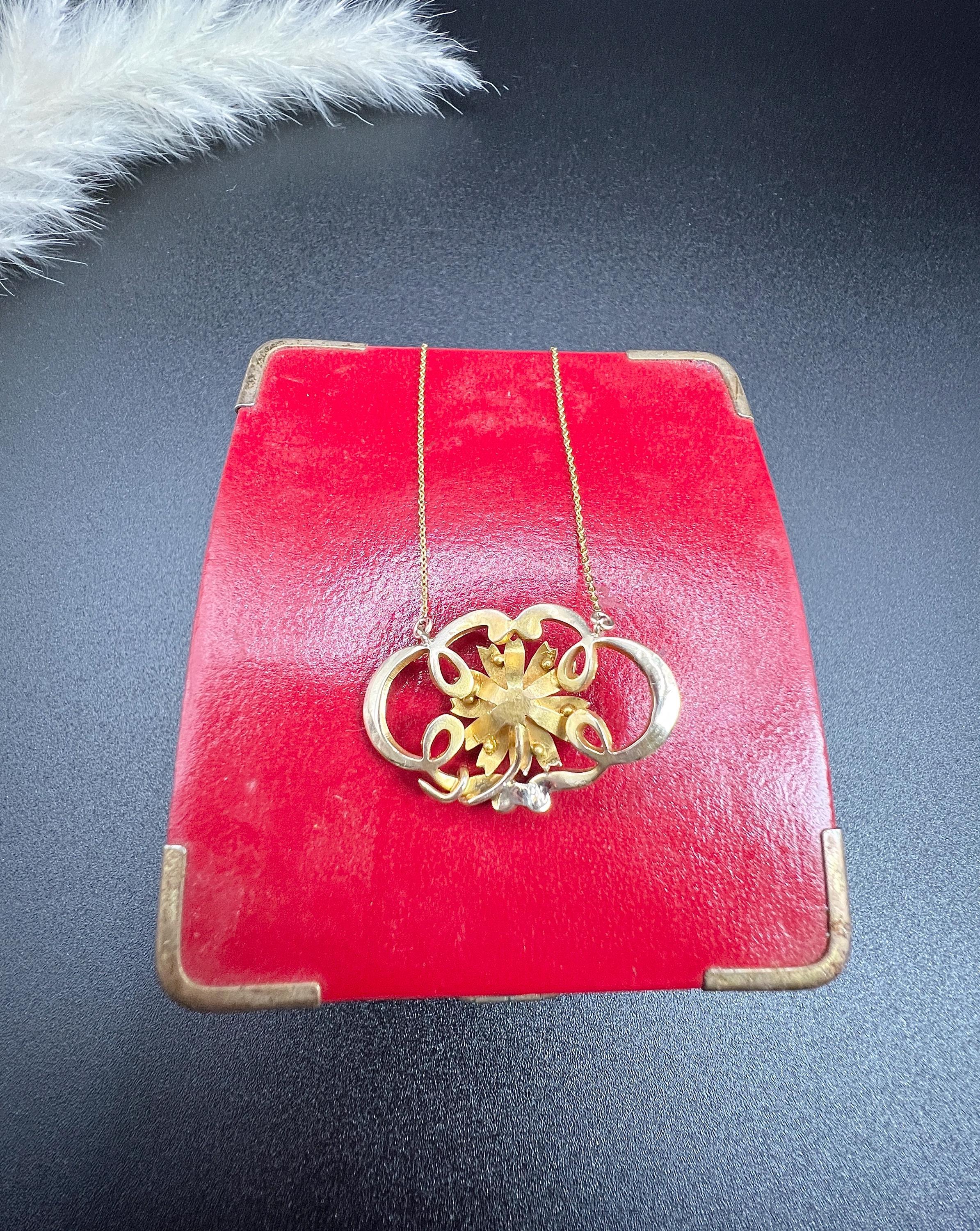 Antique 9ct Gold Edwardian era Enamel & Pearl Sunflower Floral Pendant Necklace For Sale 4