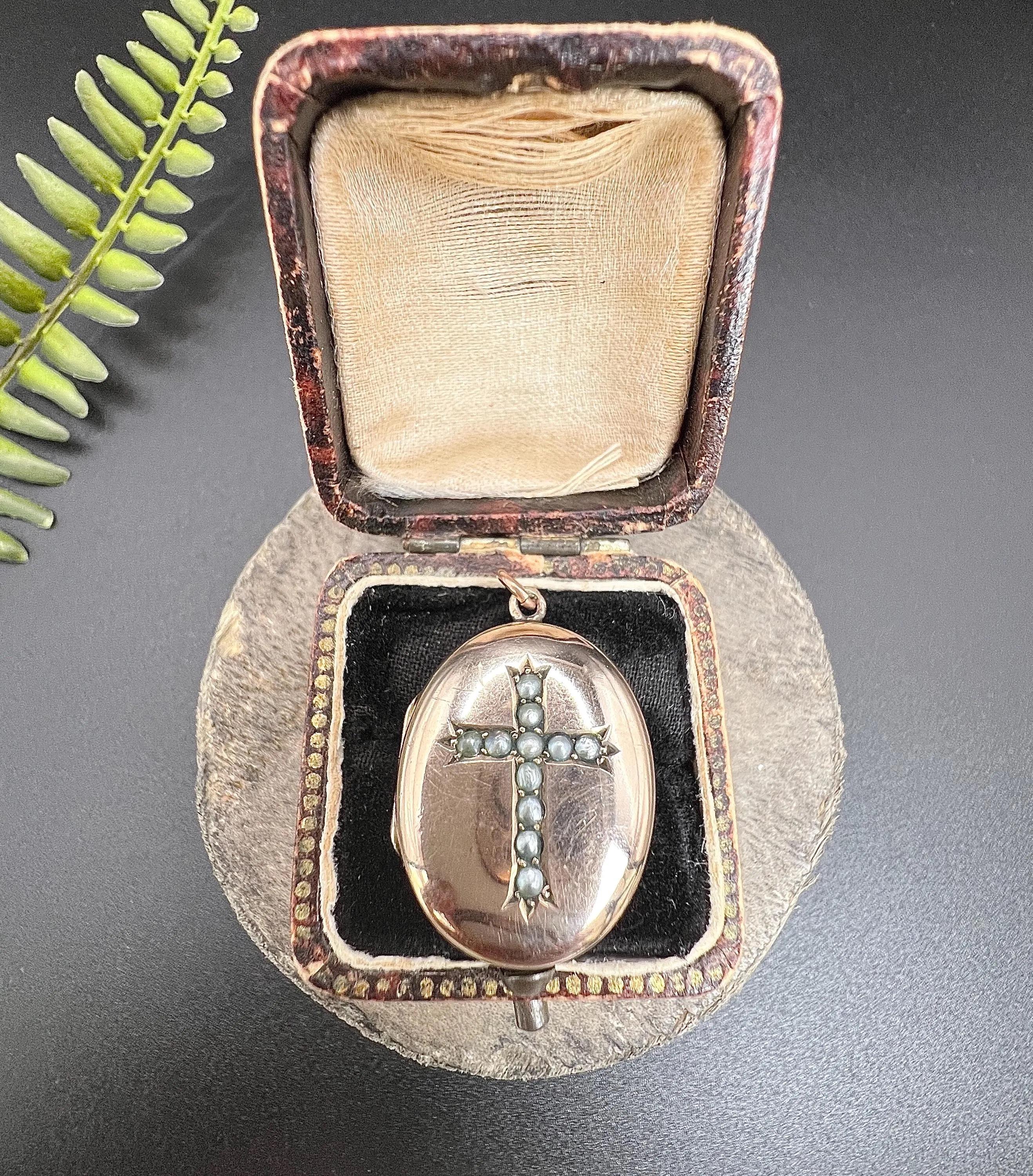 Antique 9ct Gold, Edwardian era Seed Pearl Cross Oval Shaped Locket For Sale 1
