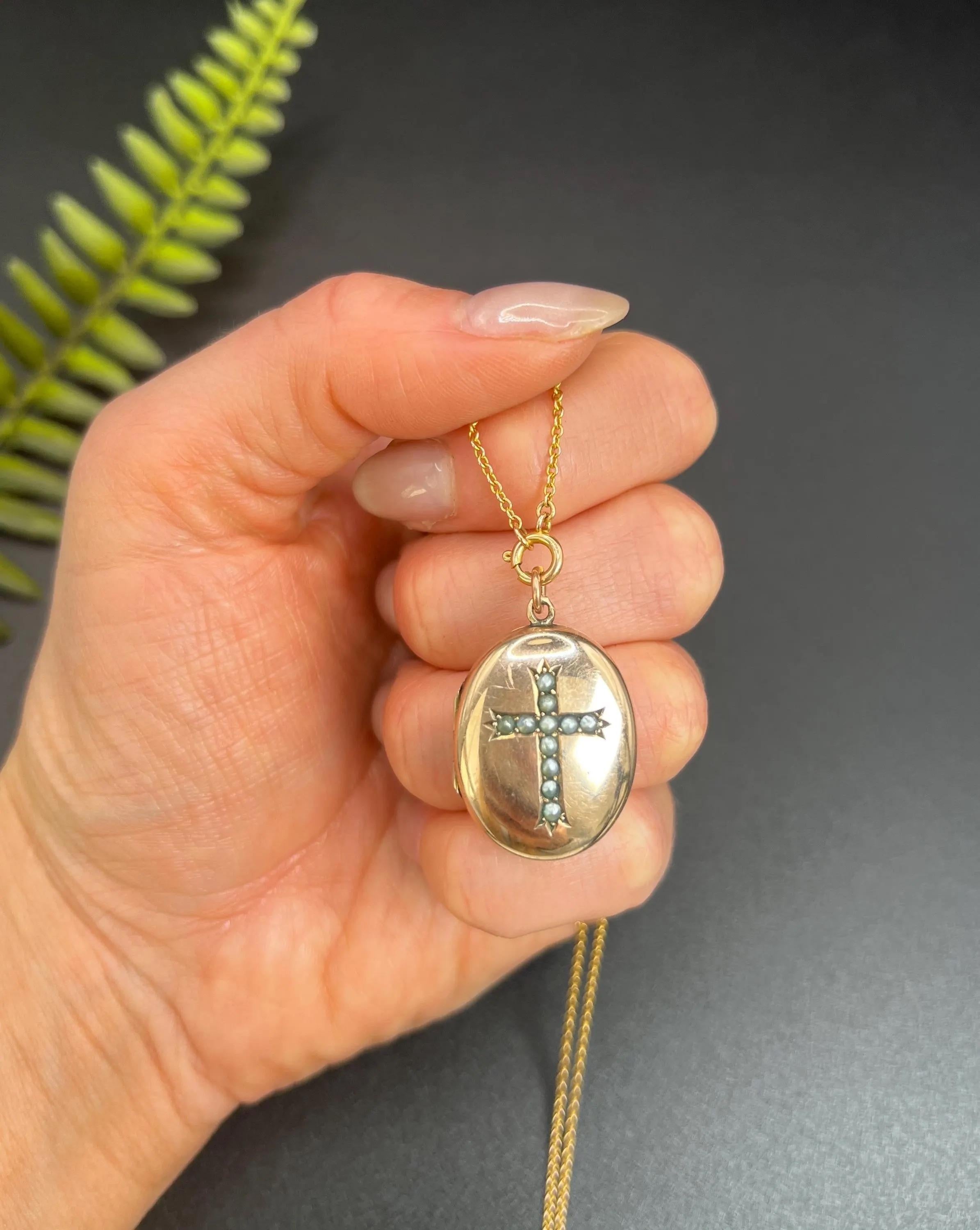 Antique 9ct Gold, Edwardian era Seed Pearl Cross Oval Shaped Locket For Sale 2