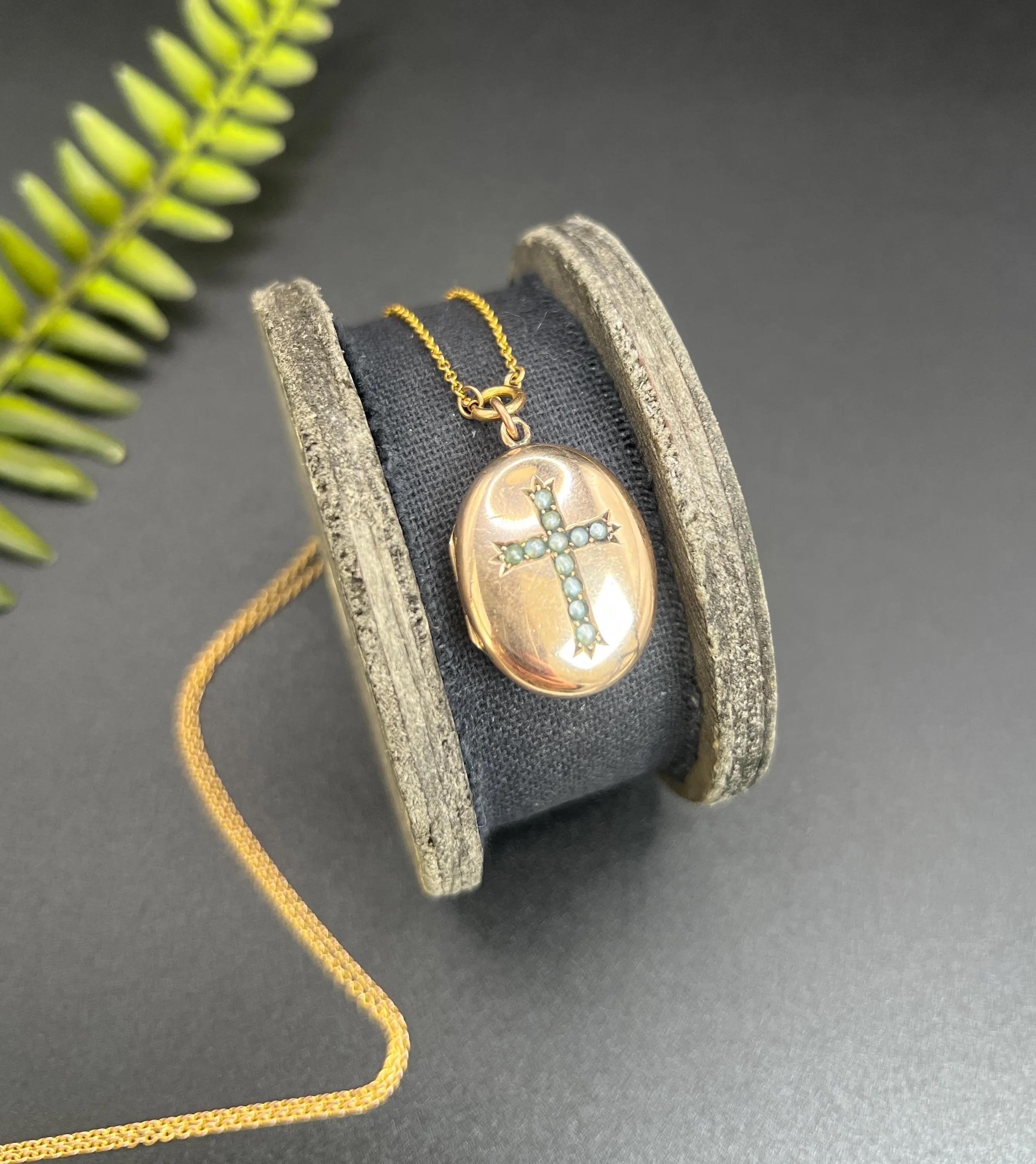 Antique 9ct Gold, Edwardian era Seed Pearl Cross Oval Shaped Locket For Sale 3