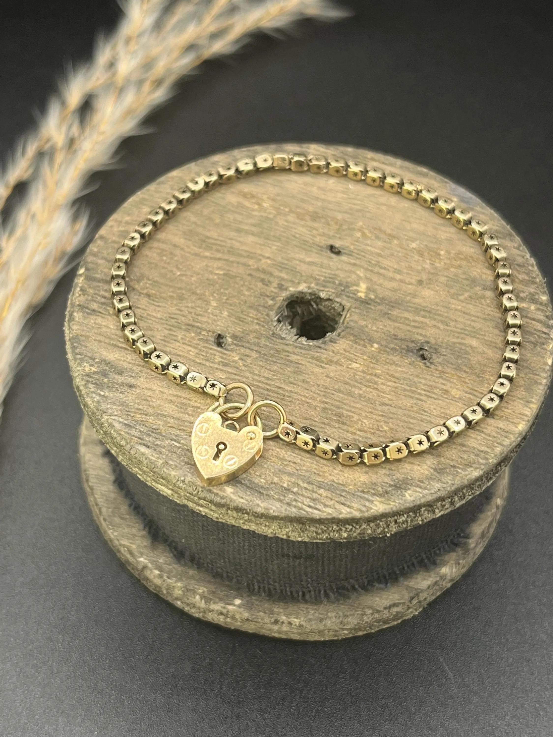 Antique 9ct Gold, Edwardian Fancy Fancy Box Link Bracelet with Heart Padlock For Sale 2