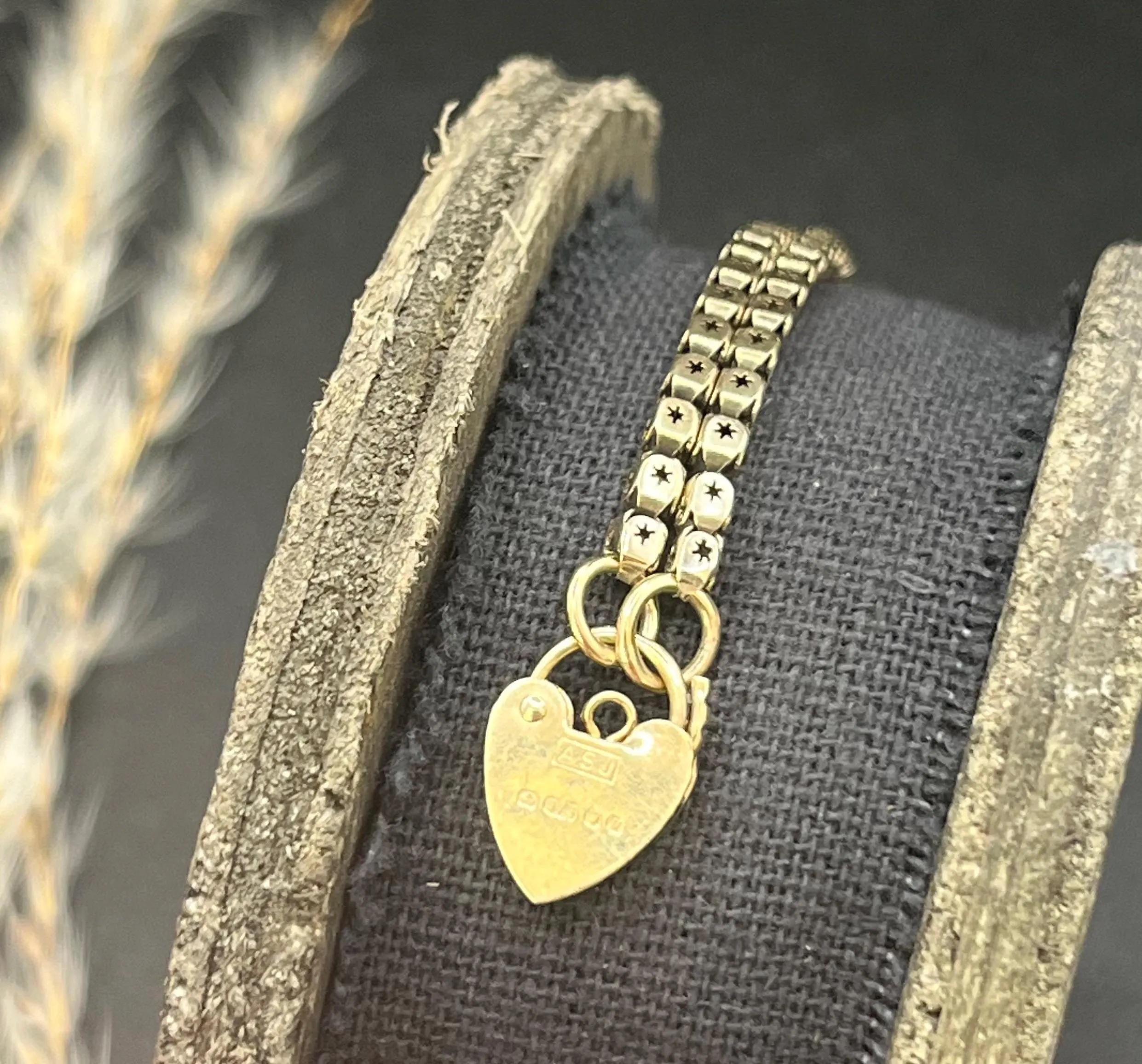 Antique 9ct Gold, Edwardian Fancy Fancy Box Link Bracelet with Heart Padlock For Sale 3