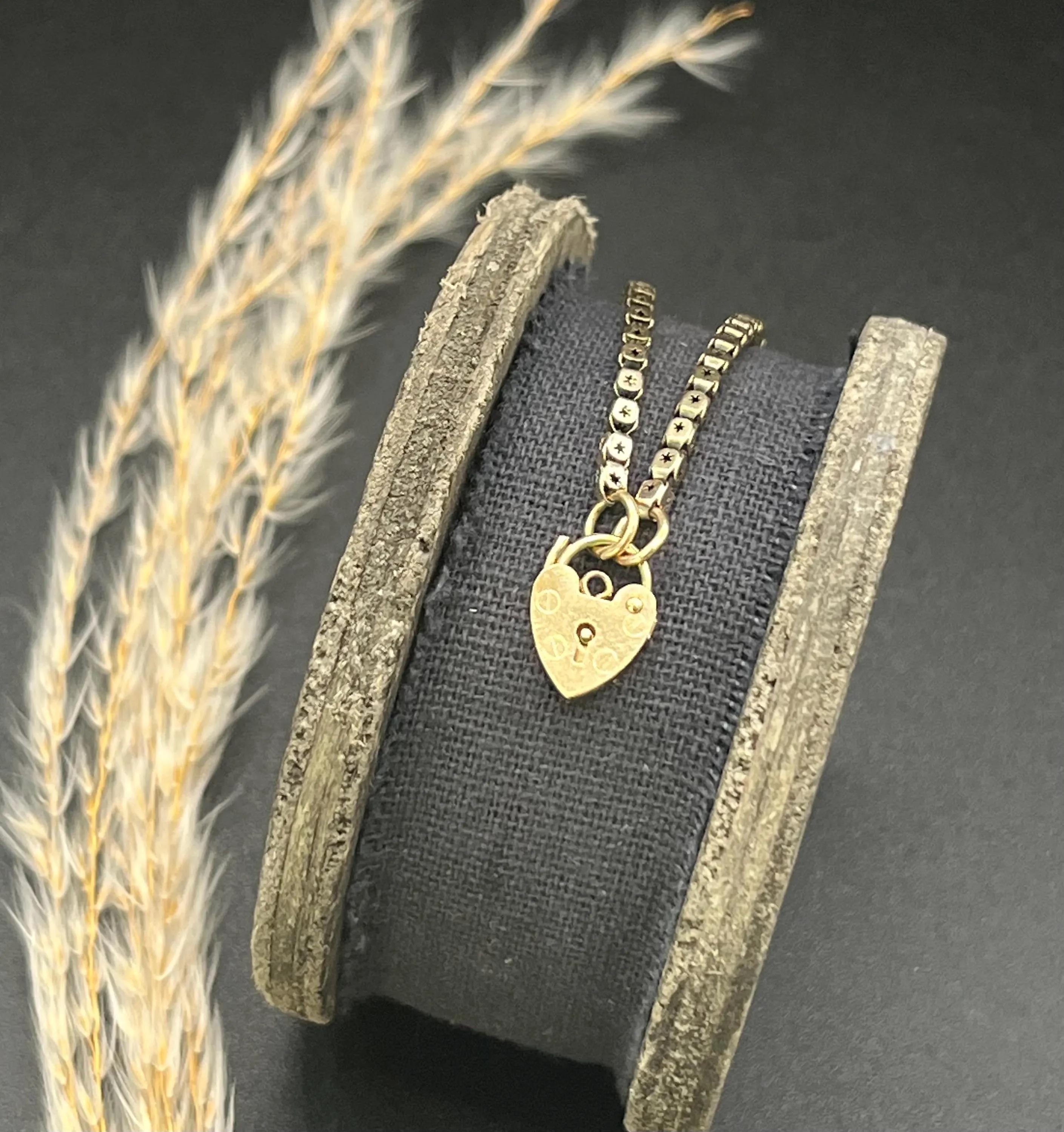 Antique 9ct Gold, Edwardian Fancy Fancy Box Link Bracelet with Heart Padlock For Sale 5
